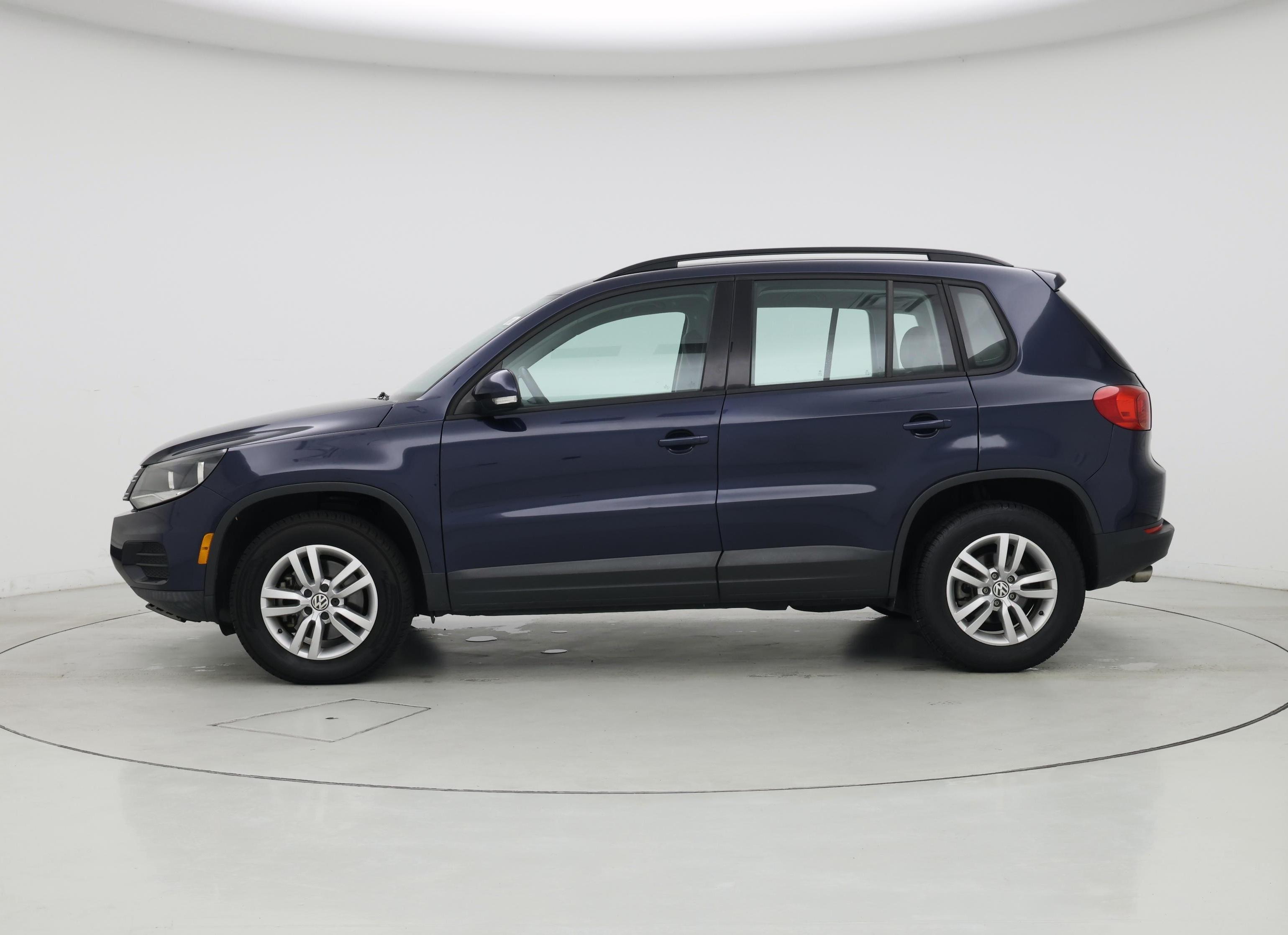 Thumbnail: 2016 Volkswagen Tiguan - 3