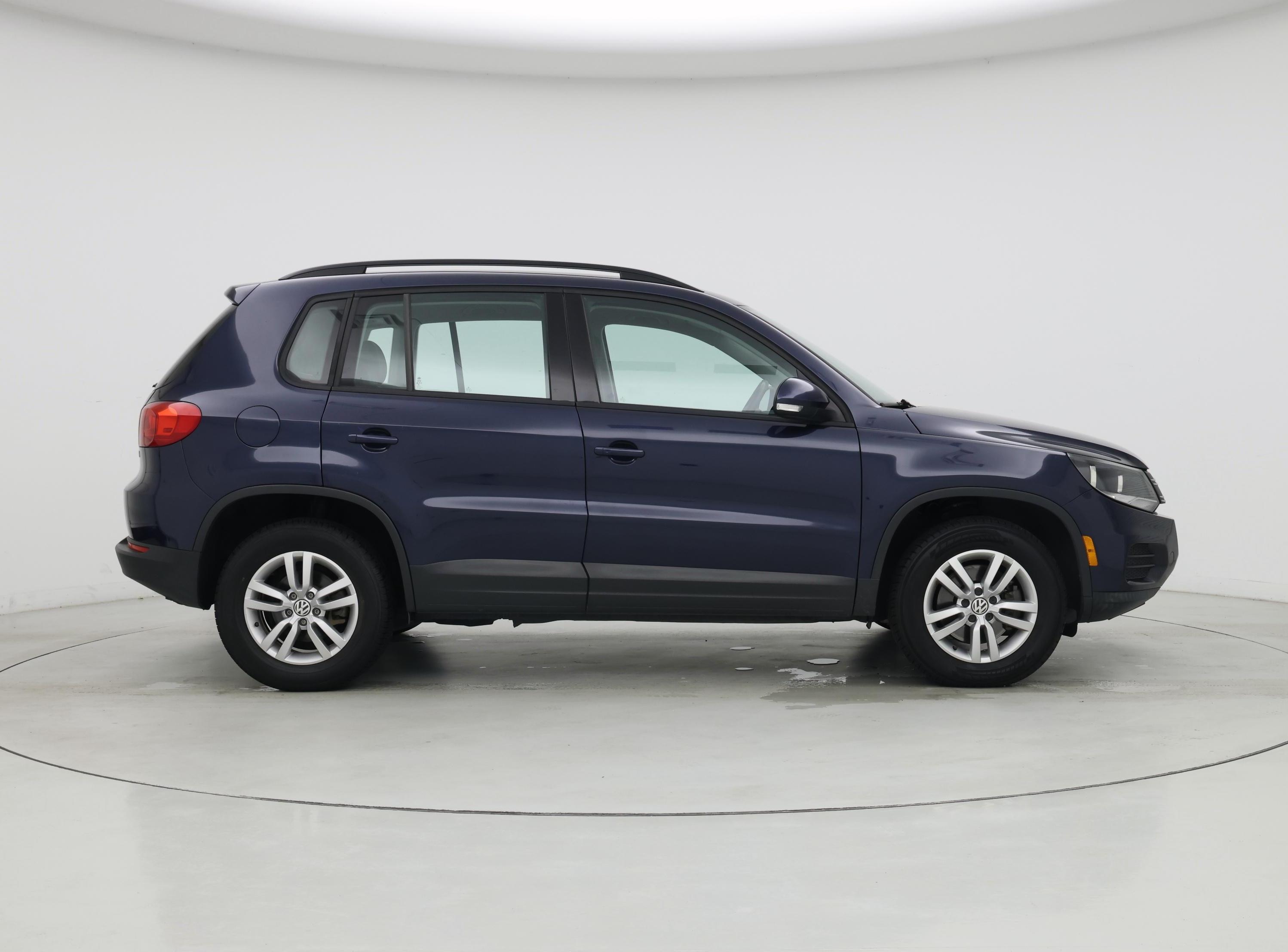 Thumbnail: 2016 Volkswagen Tiguan - 7