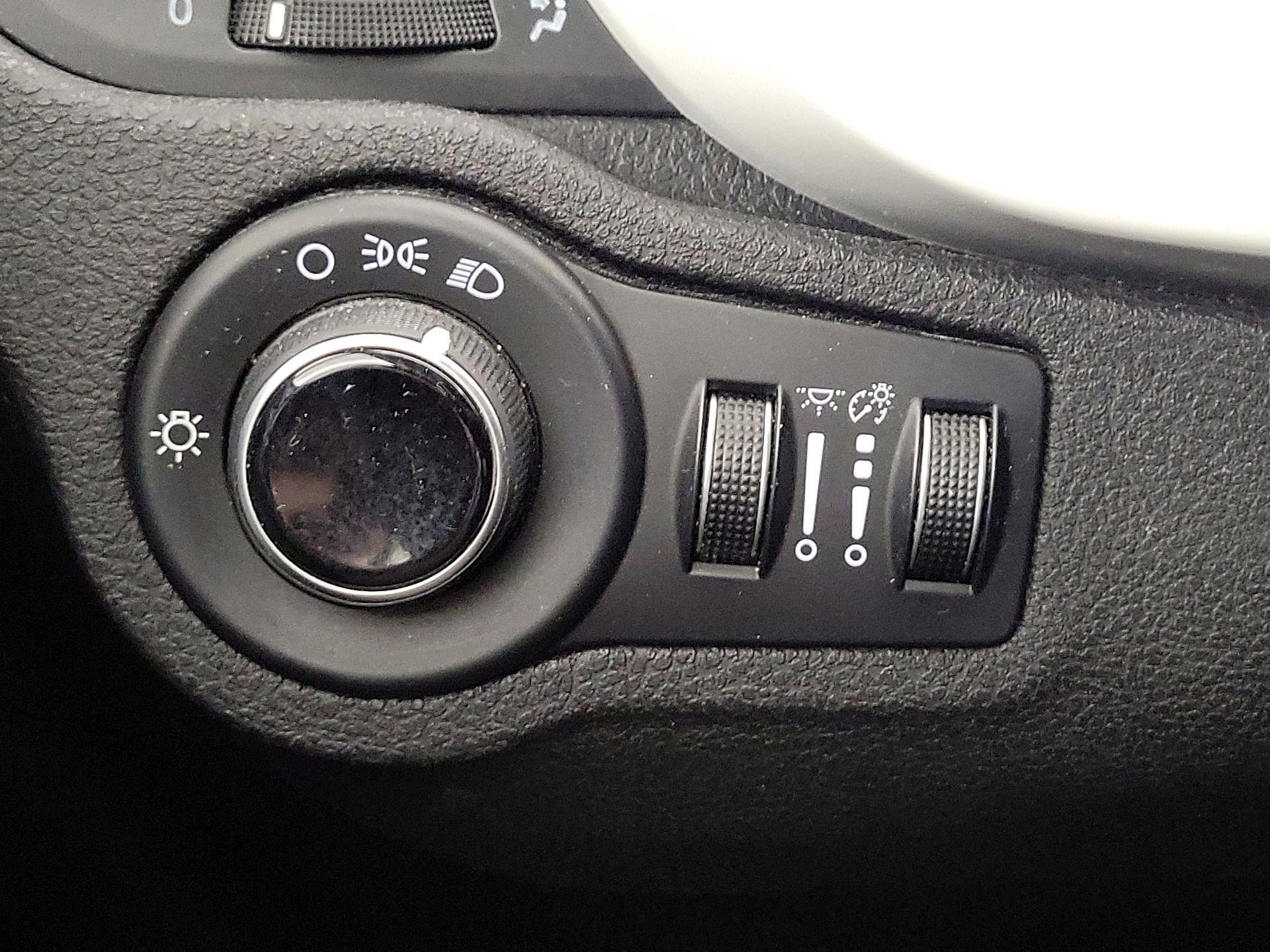 Thumbnail: 2016 Fiat 500X - 13