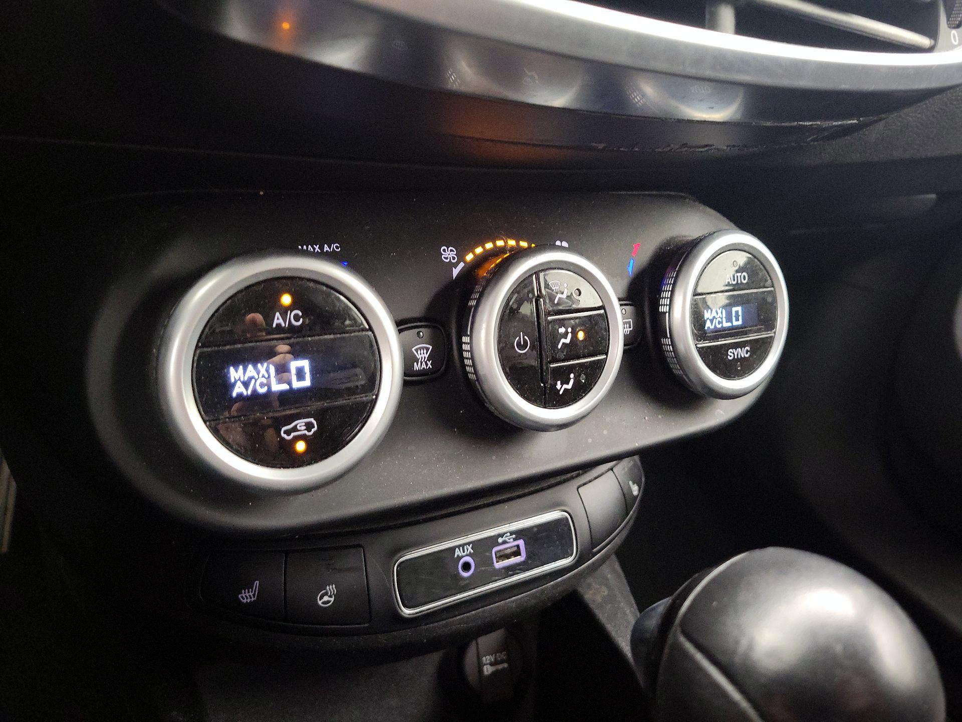 Thumbnail: 2016 Fiat 500X - 16