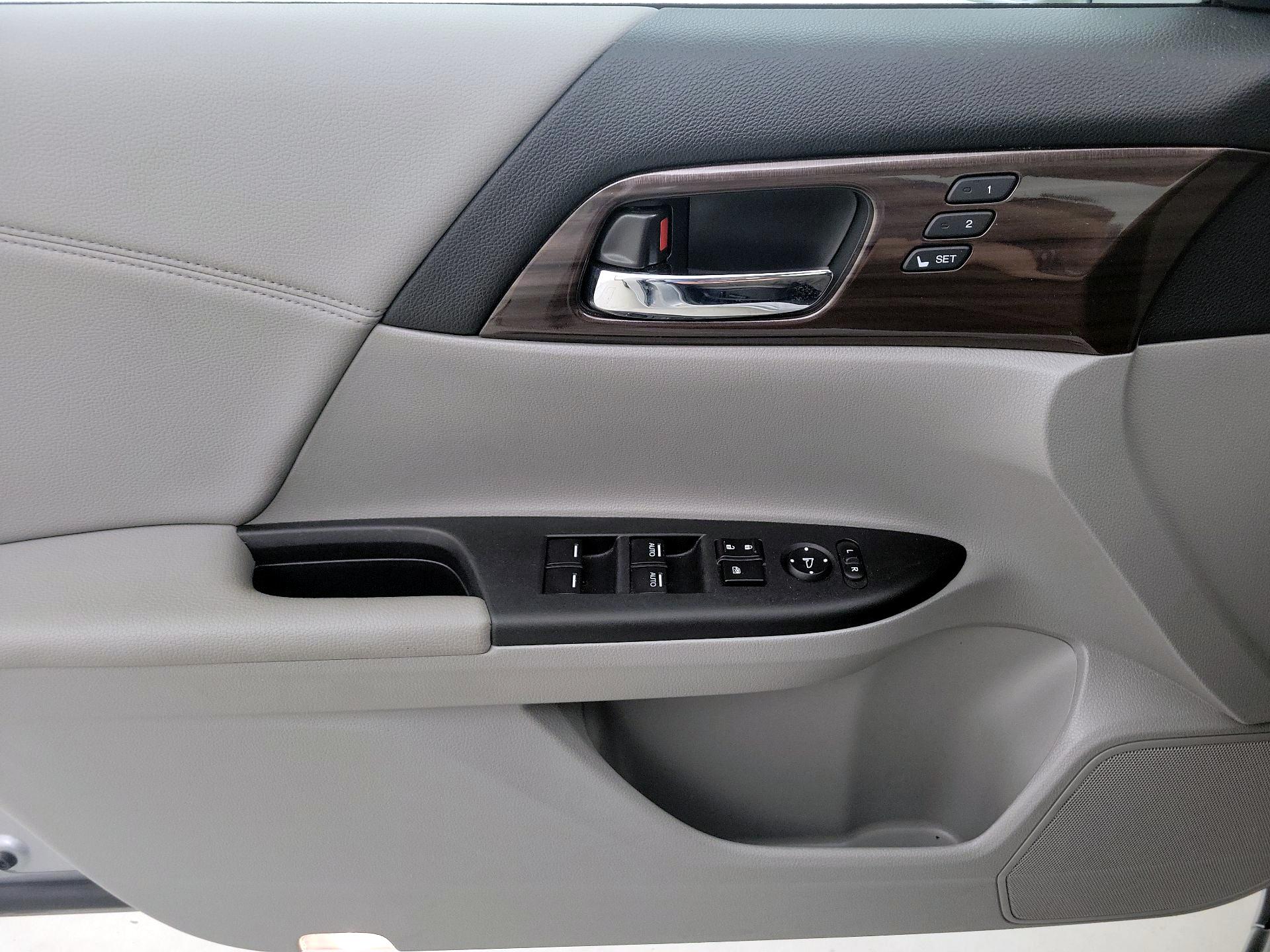 Thumbnail: 2017 Honda Accord - 12