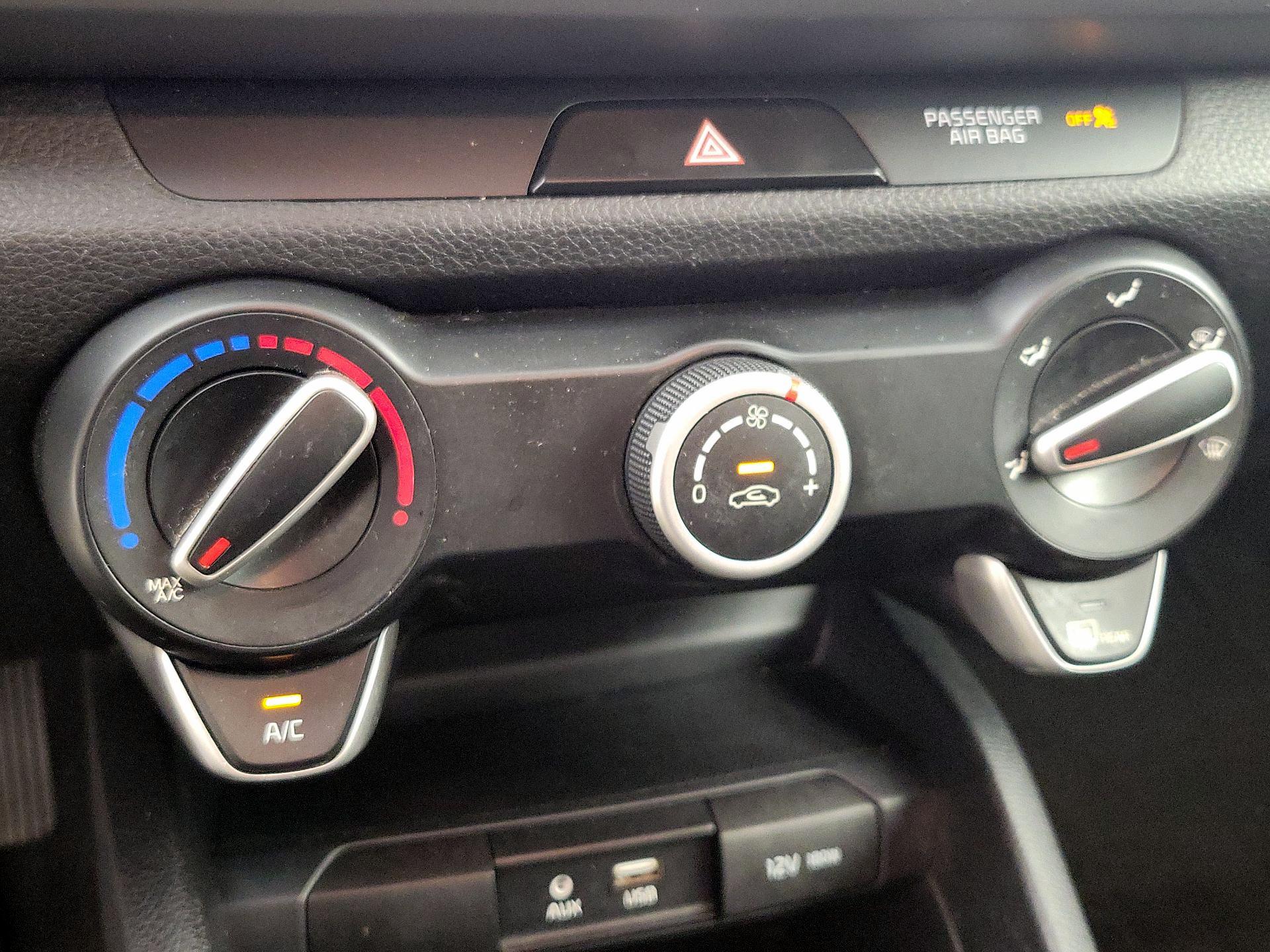 Thumbnail: 2020 Kia Rio - 16