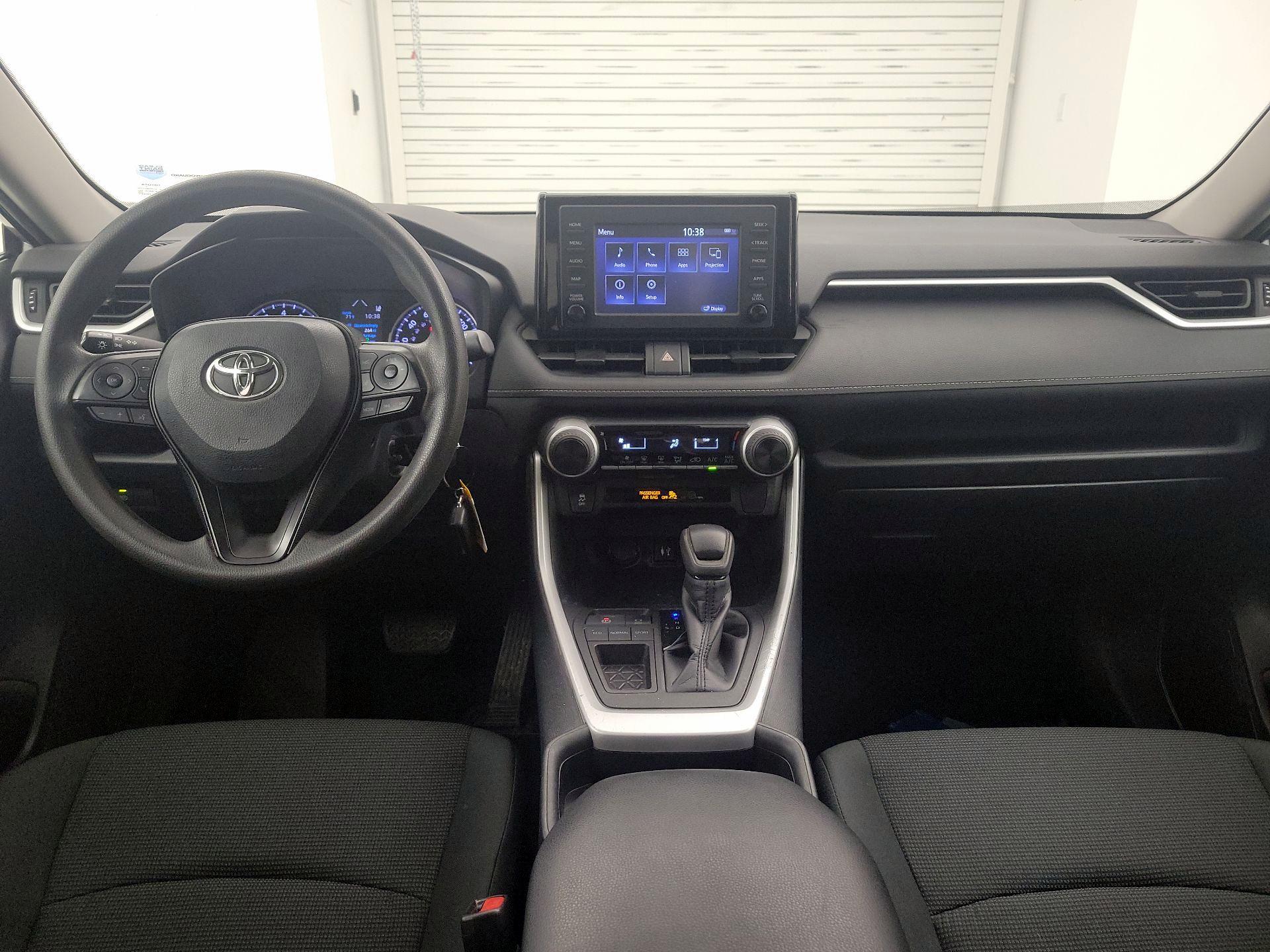 Thumbnail: 2019 Toyota RAV4 - 9