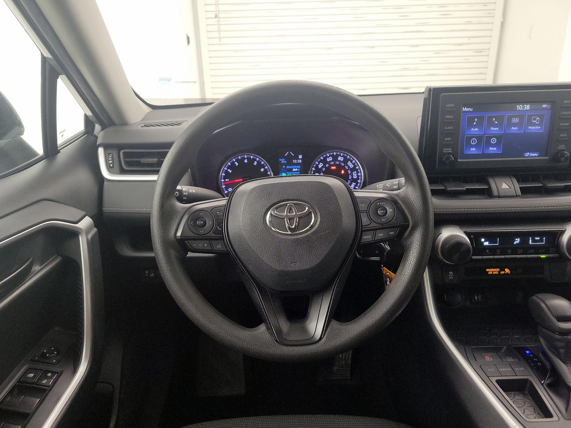 Thumbnail: 2019 Toyota RAV4 - 10