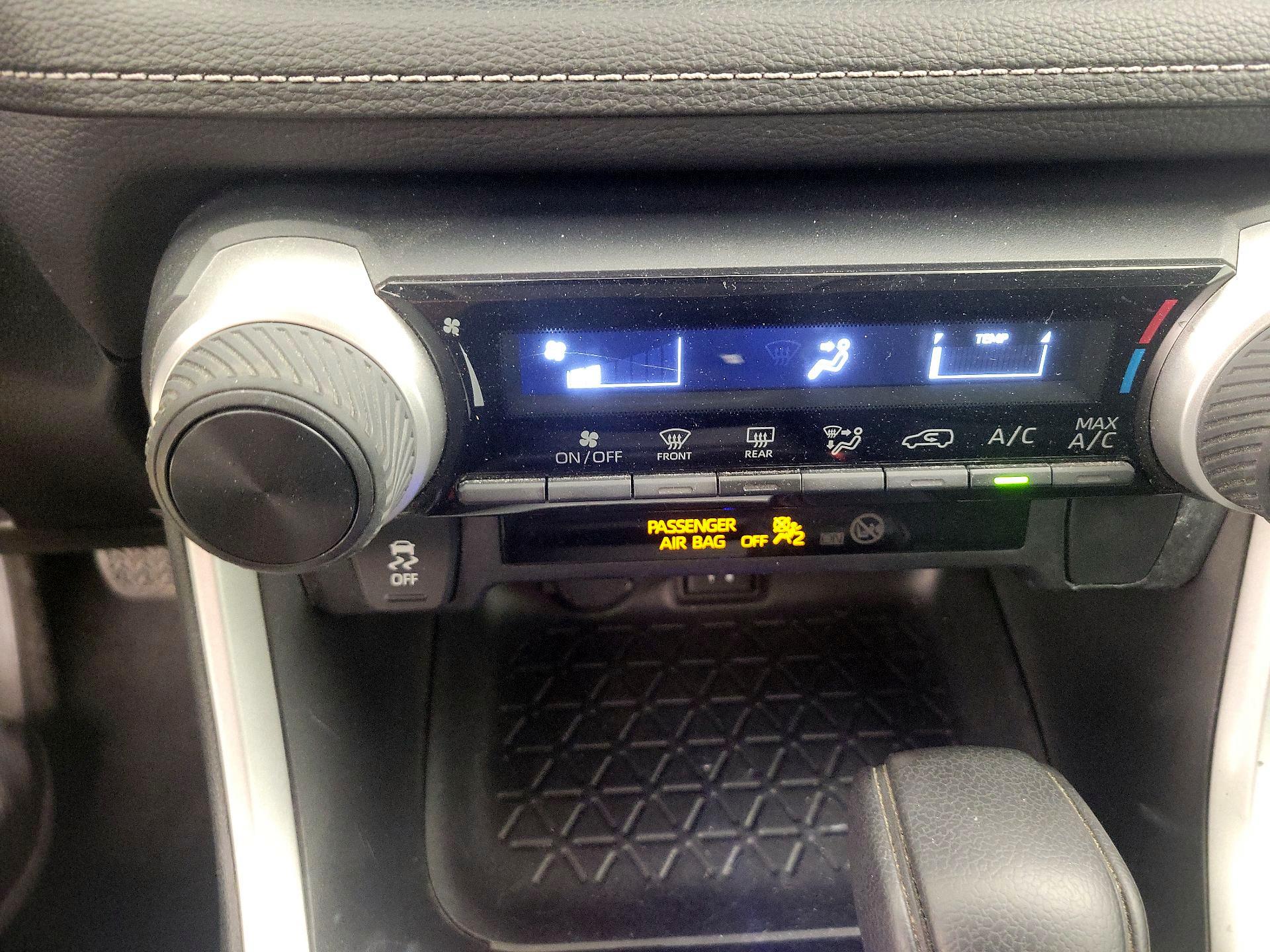 Thumbnail: 2019 Toyota RAV4 - 16