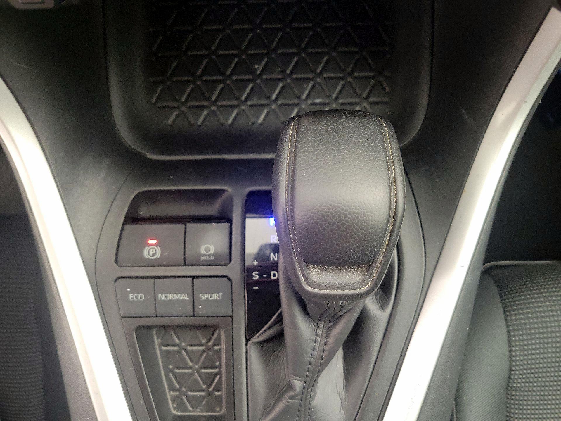 Thumbnail: 2019 Toyota RAV4 - 17