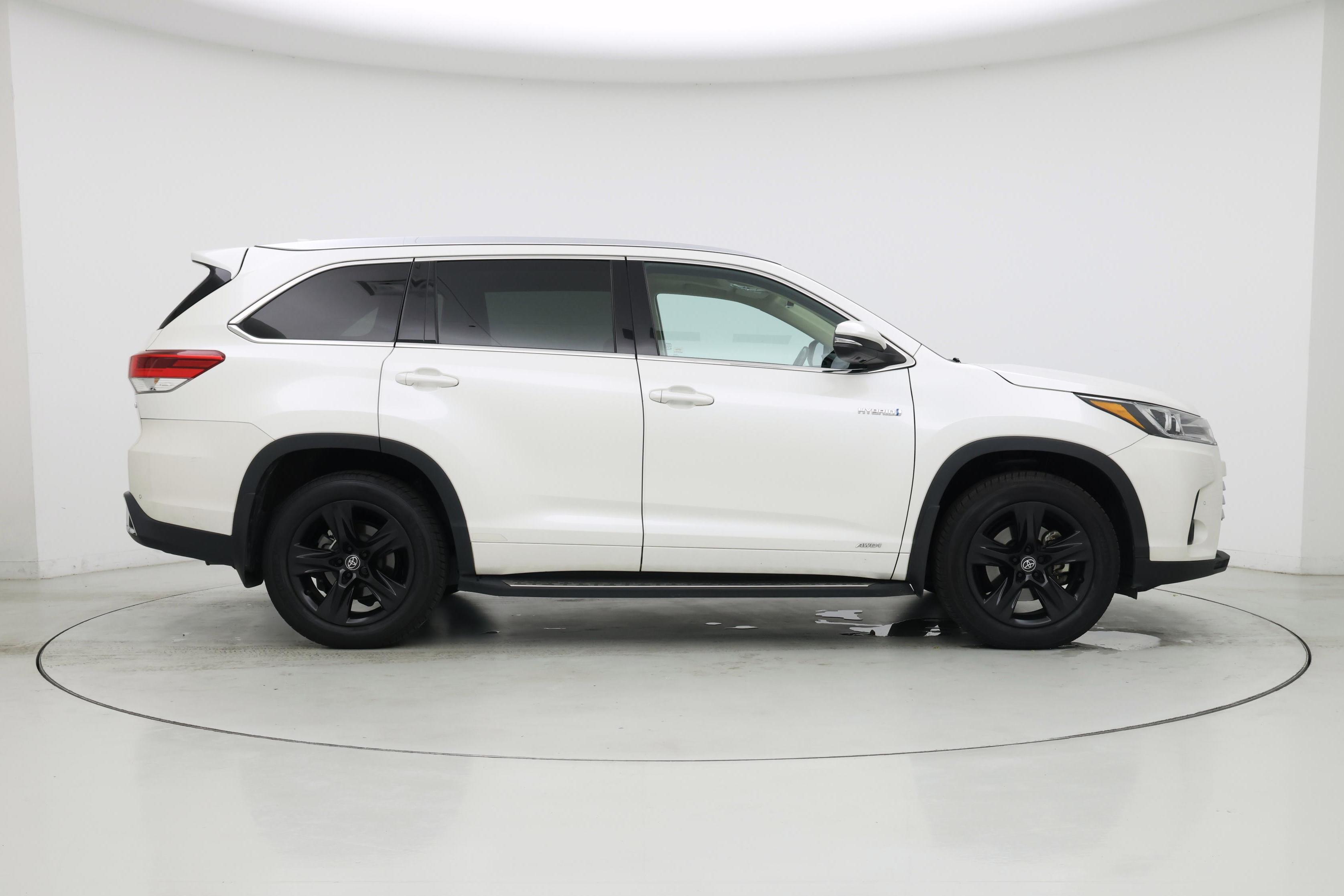 Thumbnail: 2017 Toyota Highlander - 7
