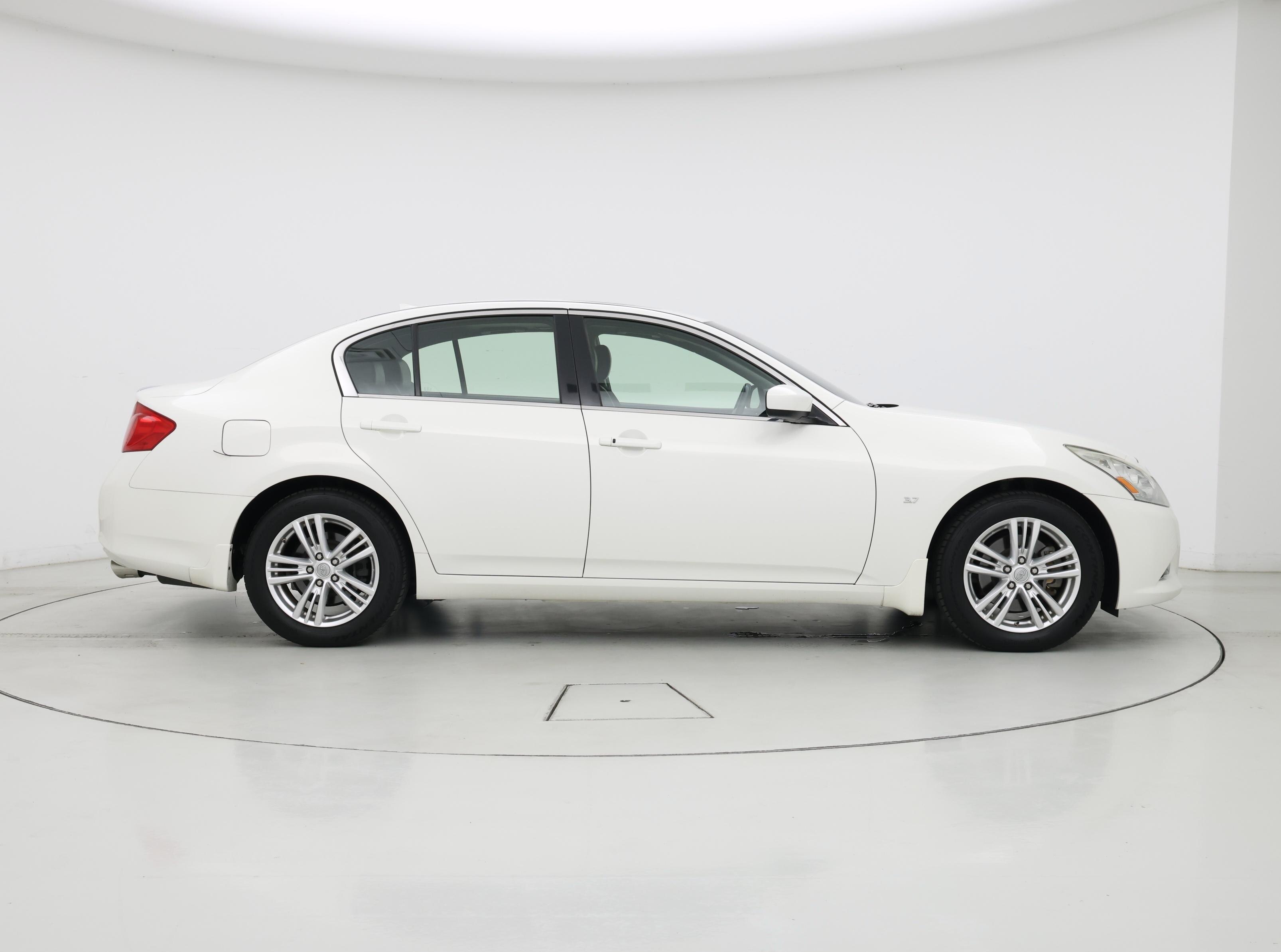 Thumbnail: 2015 INFINITI  - 7