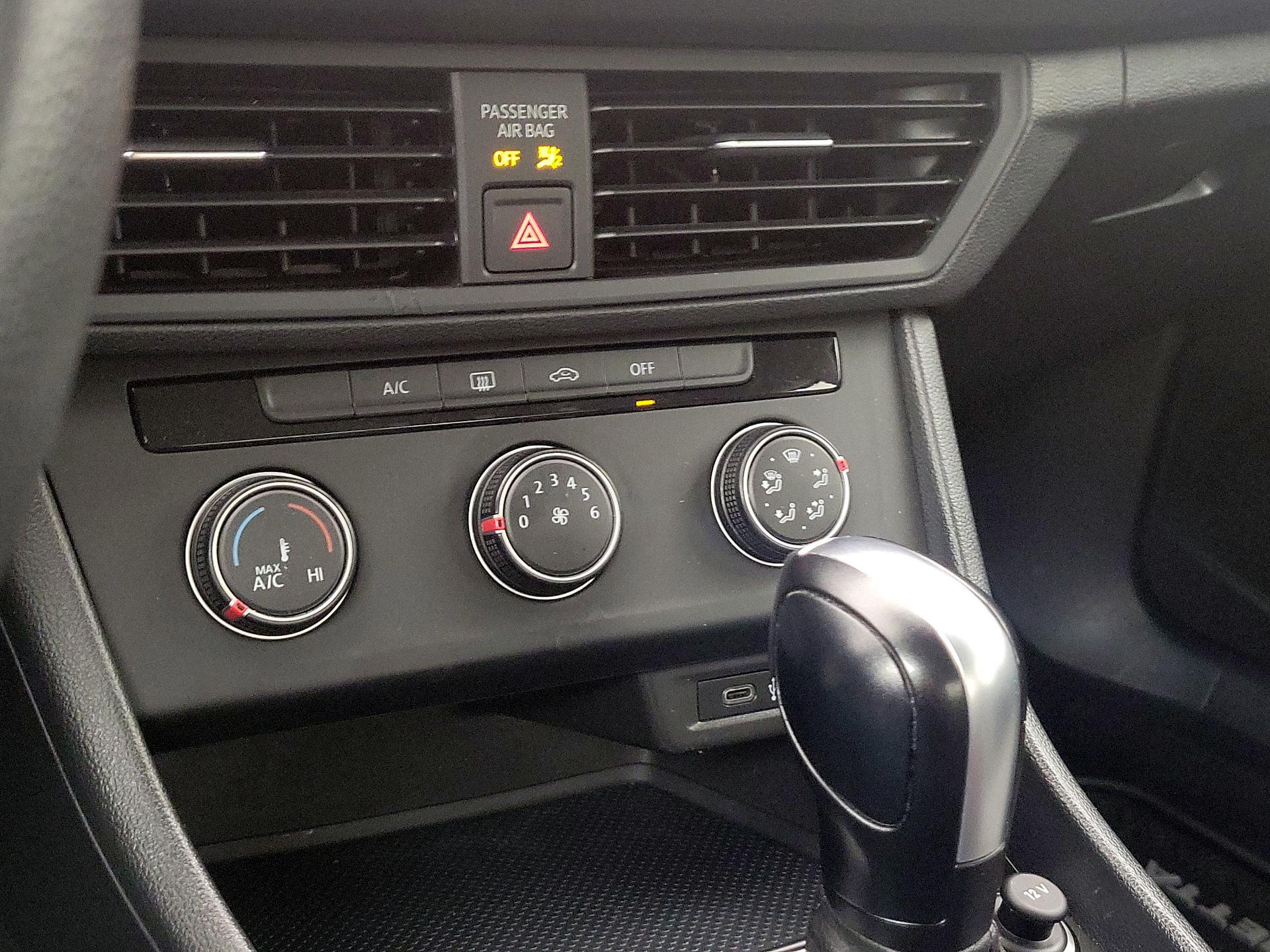 Thumbnail: 2021 Volkswagen Jetta - 16