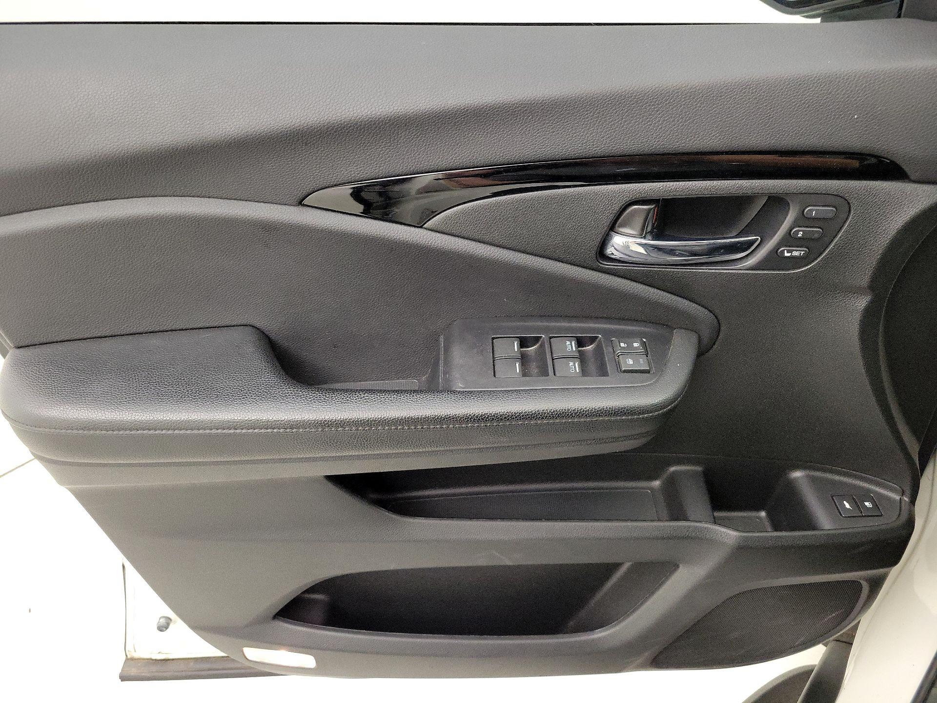 Thumbnail: 2019 Honda Passport - 12