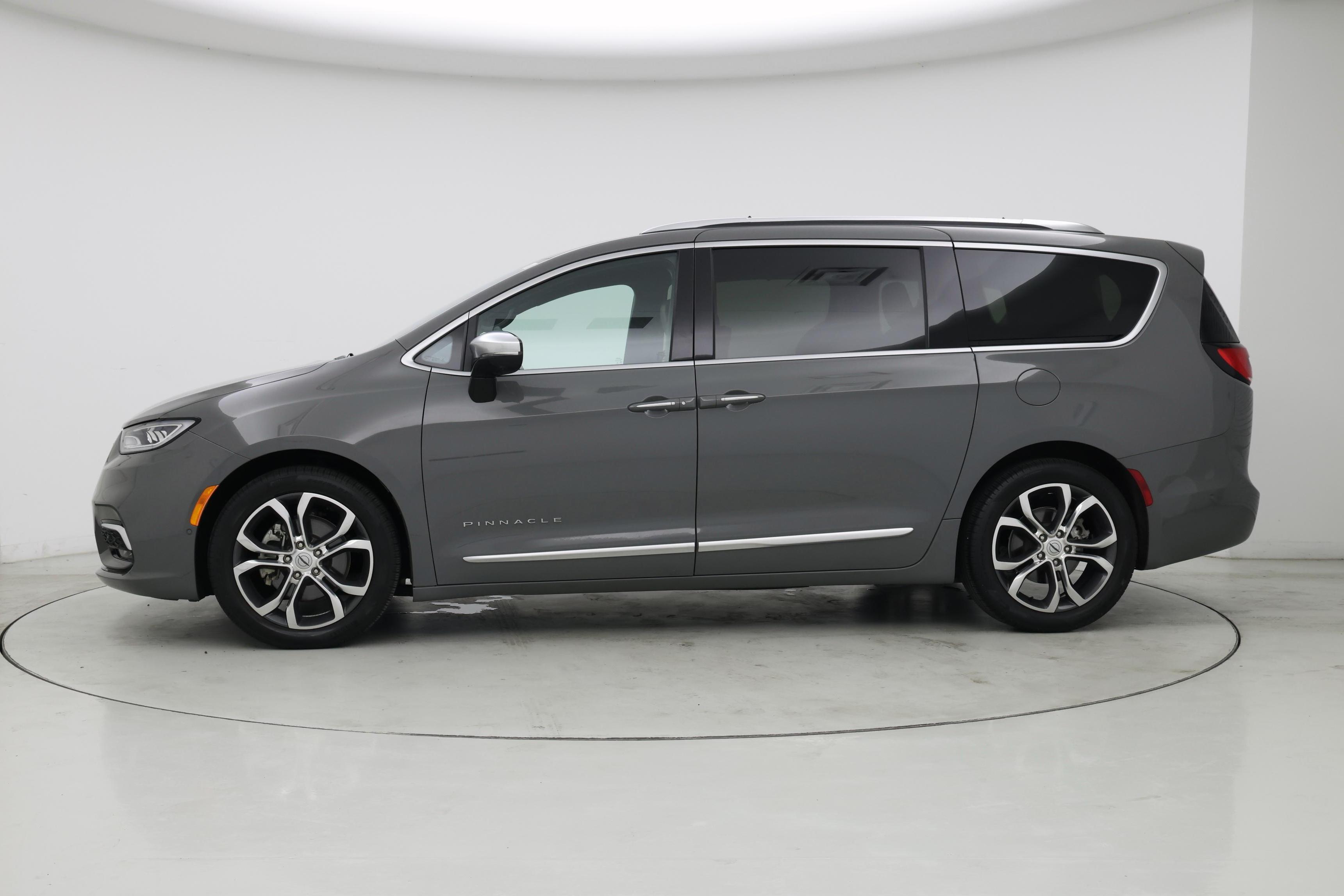 Thumbnail: 2023 Chrysler Pacifica - 3