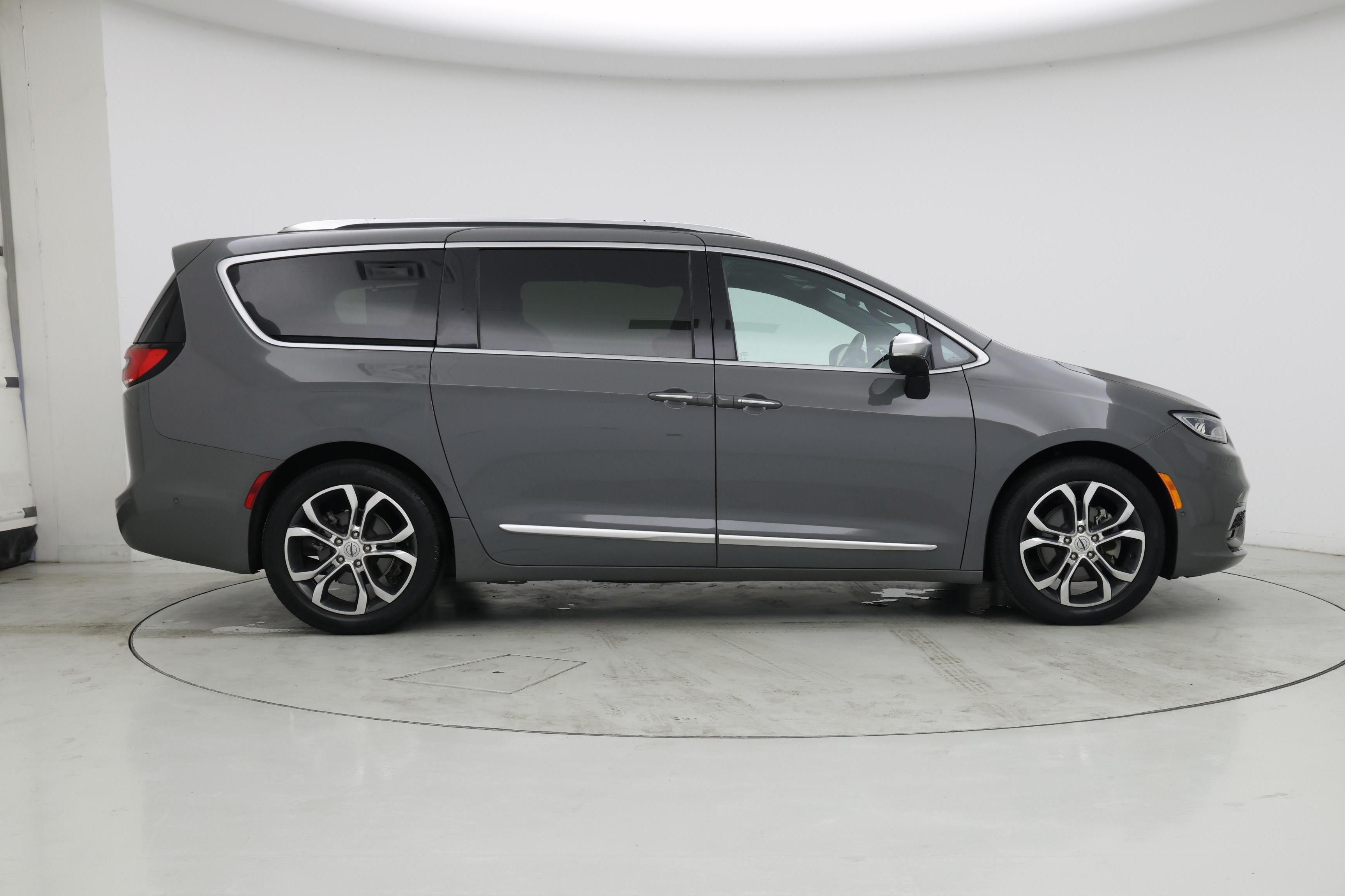 Thumbnail: 2023 Chrysler Pacifica - 7