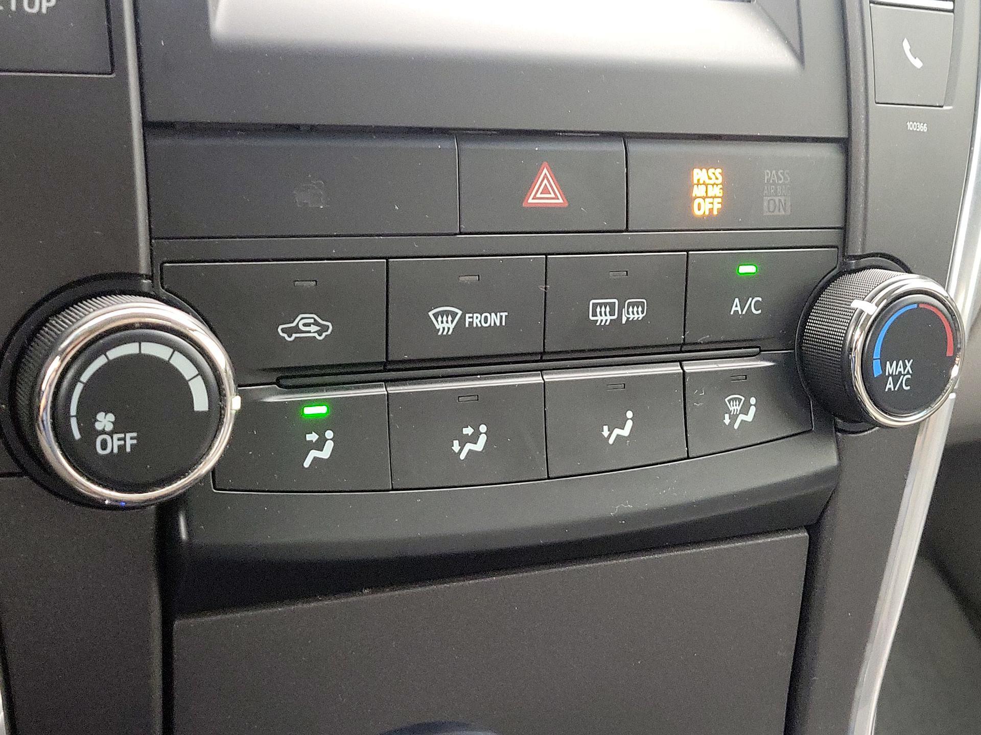 Thumbnail: 2015 Toyota Camry - 16