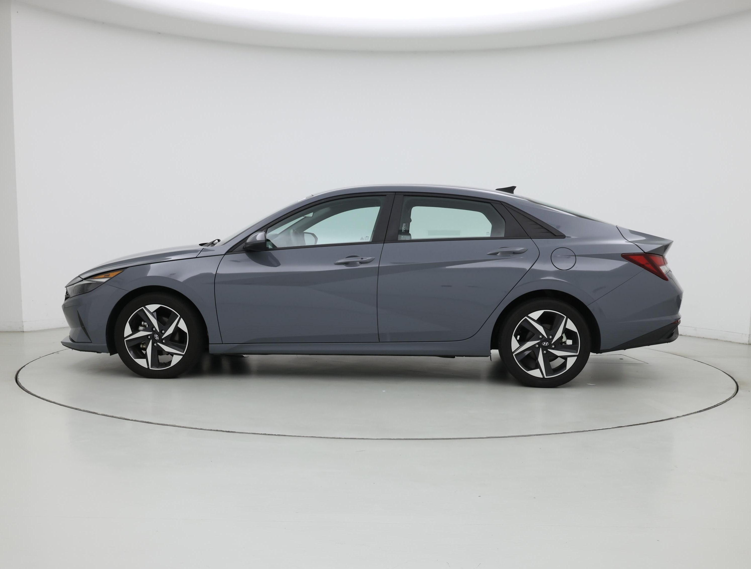 Thumbnail: 2023 Hyundai Elantra - 3