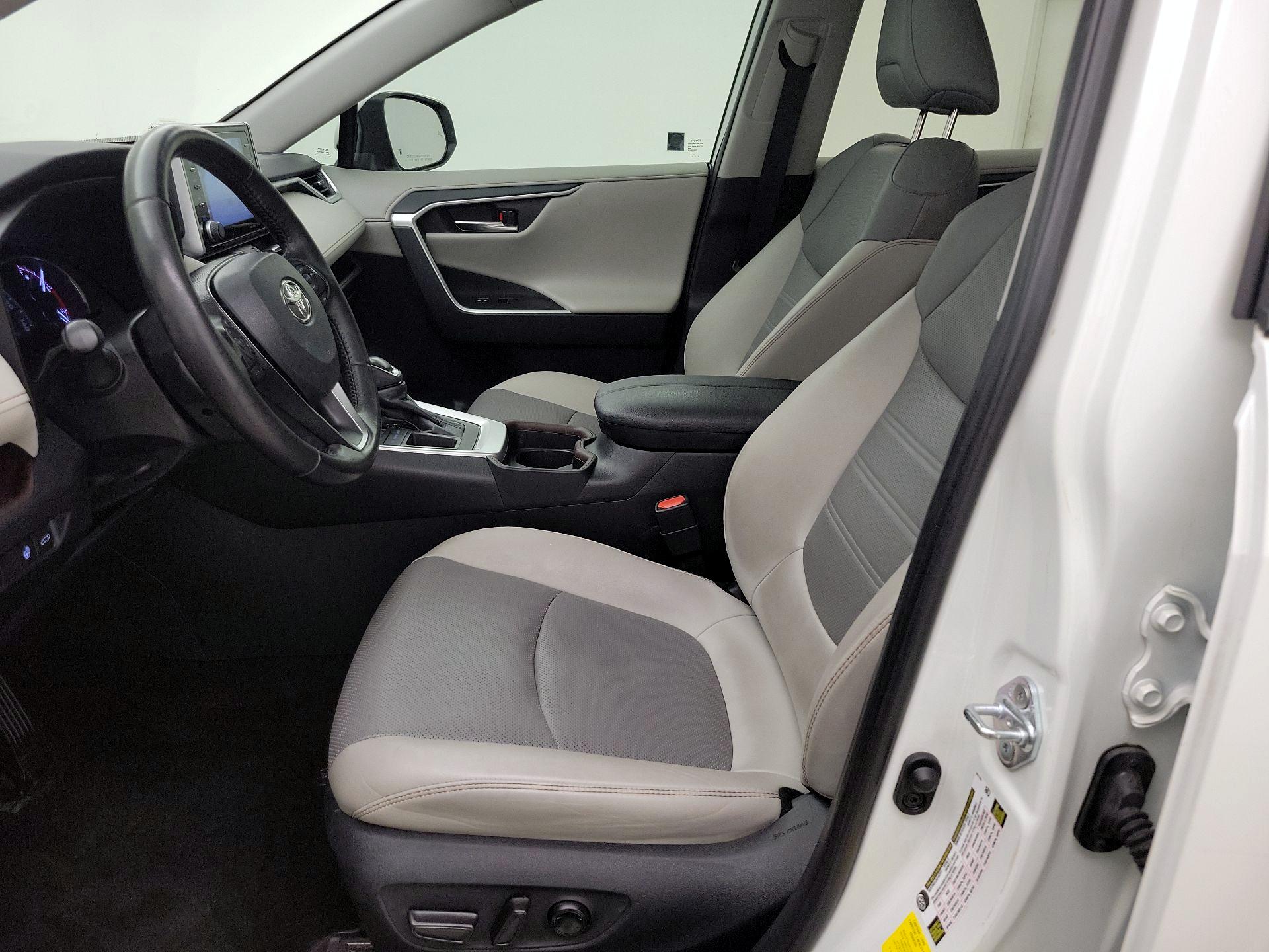 Thumbnail: 2019 Toyota RAV4 - 11