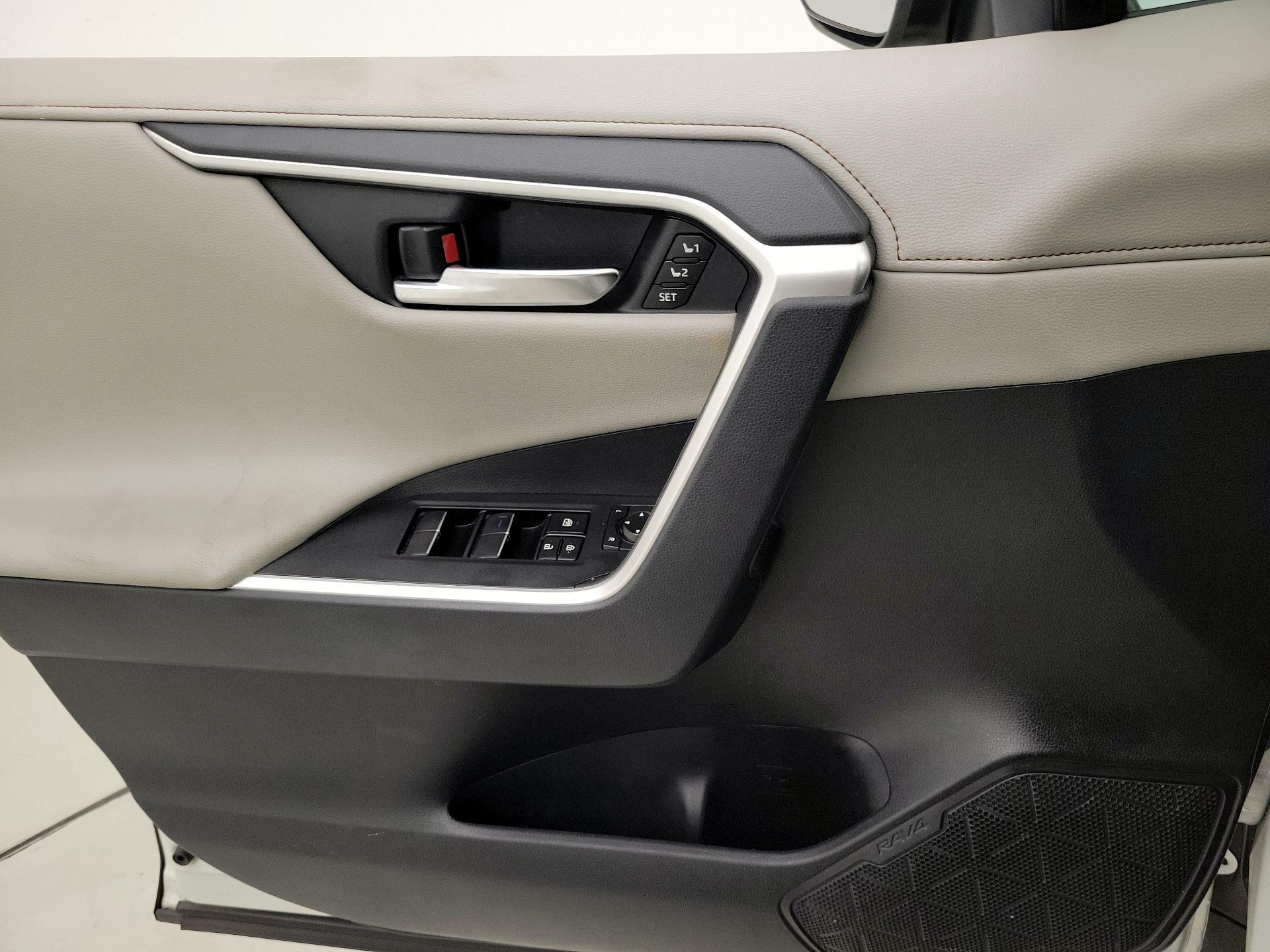 Thumbnail: 2019 Toyota RAV4 - 12