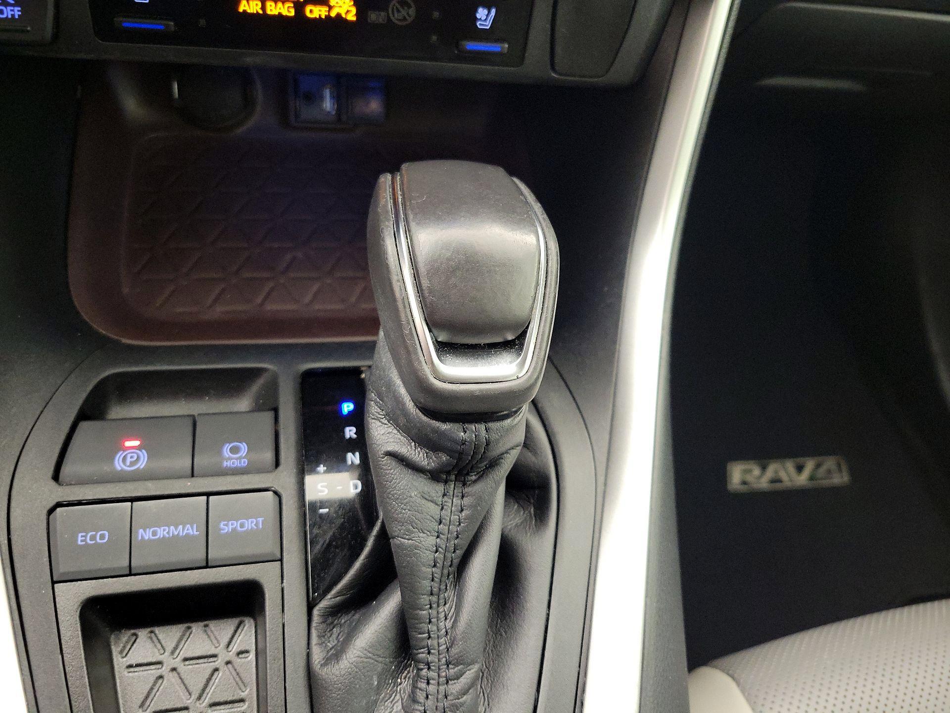 Thumbnail: 2019 Toyota RAV4 - 18