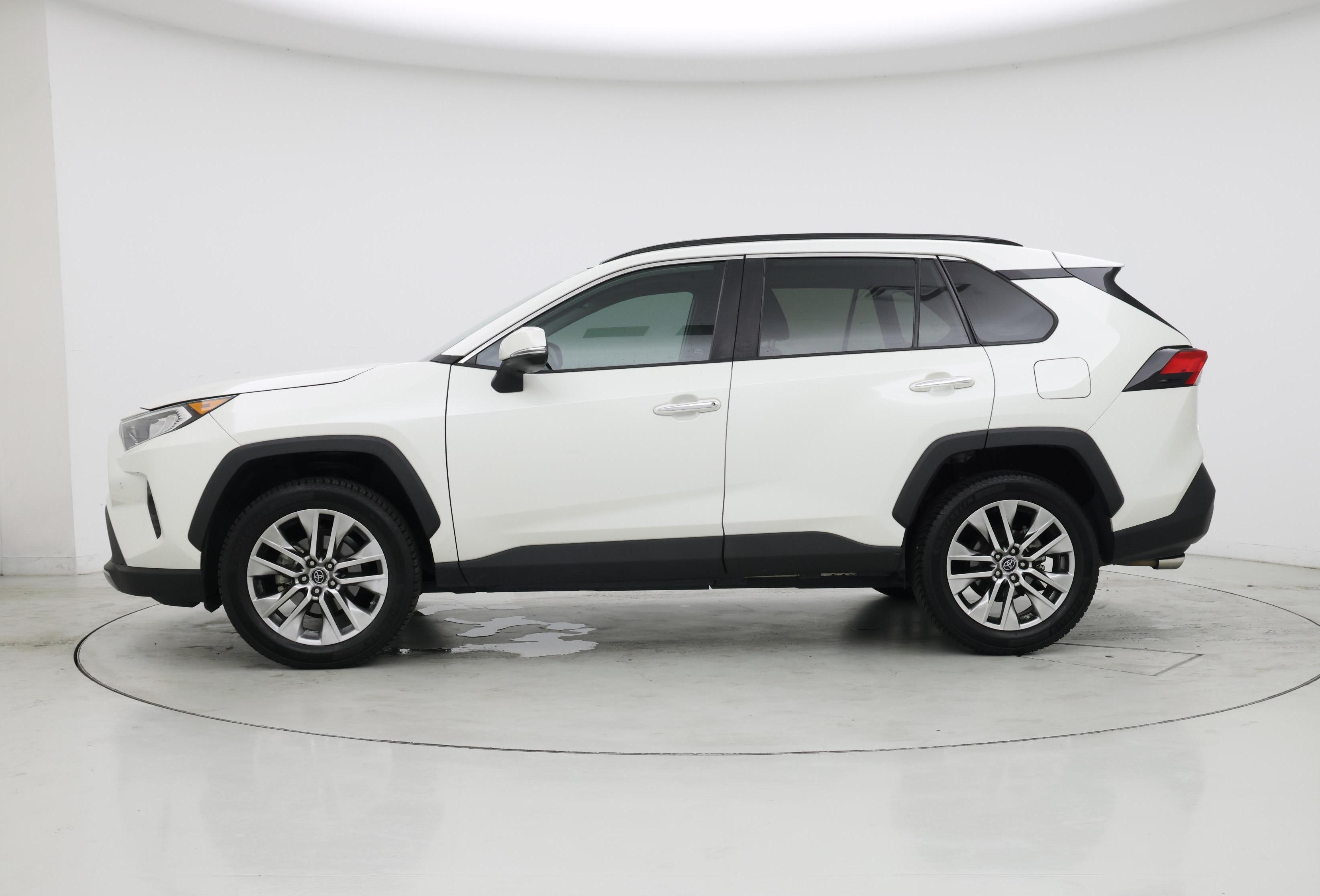 Thumbnail: 2019 Toyota RAV4 - 3
