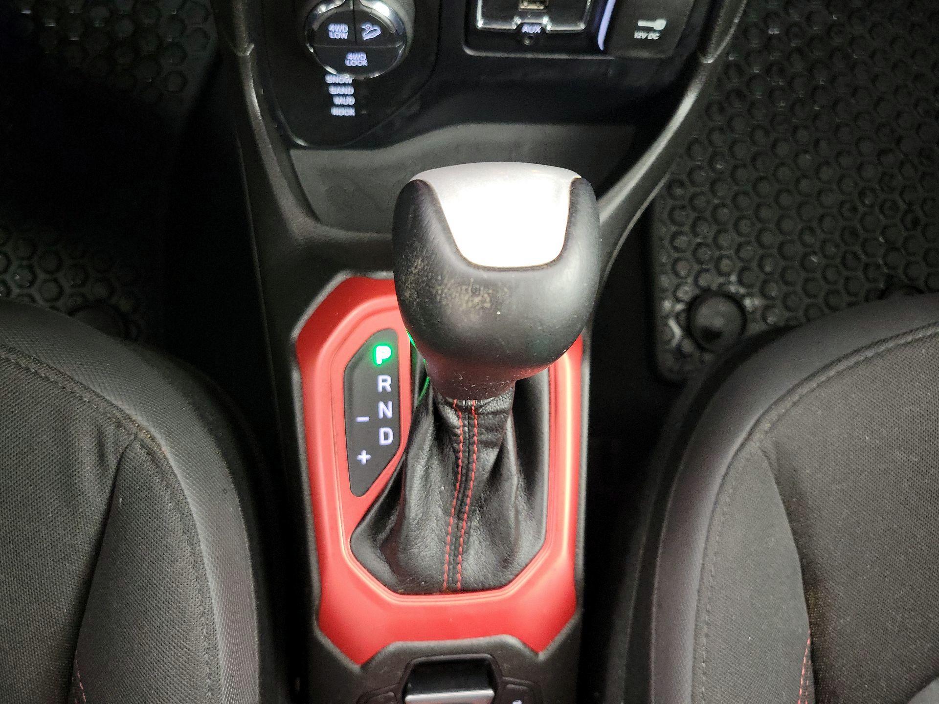 Thumbnail: 2017 Jeep Renegade - 17