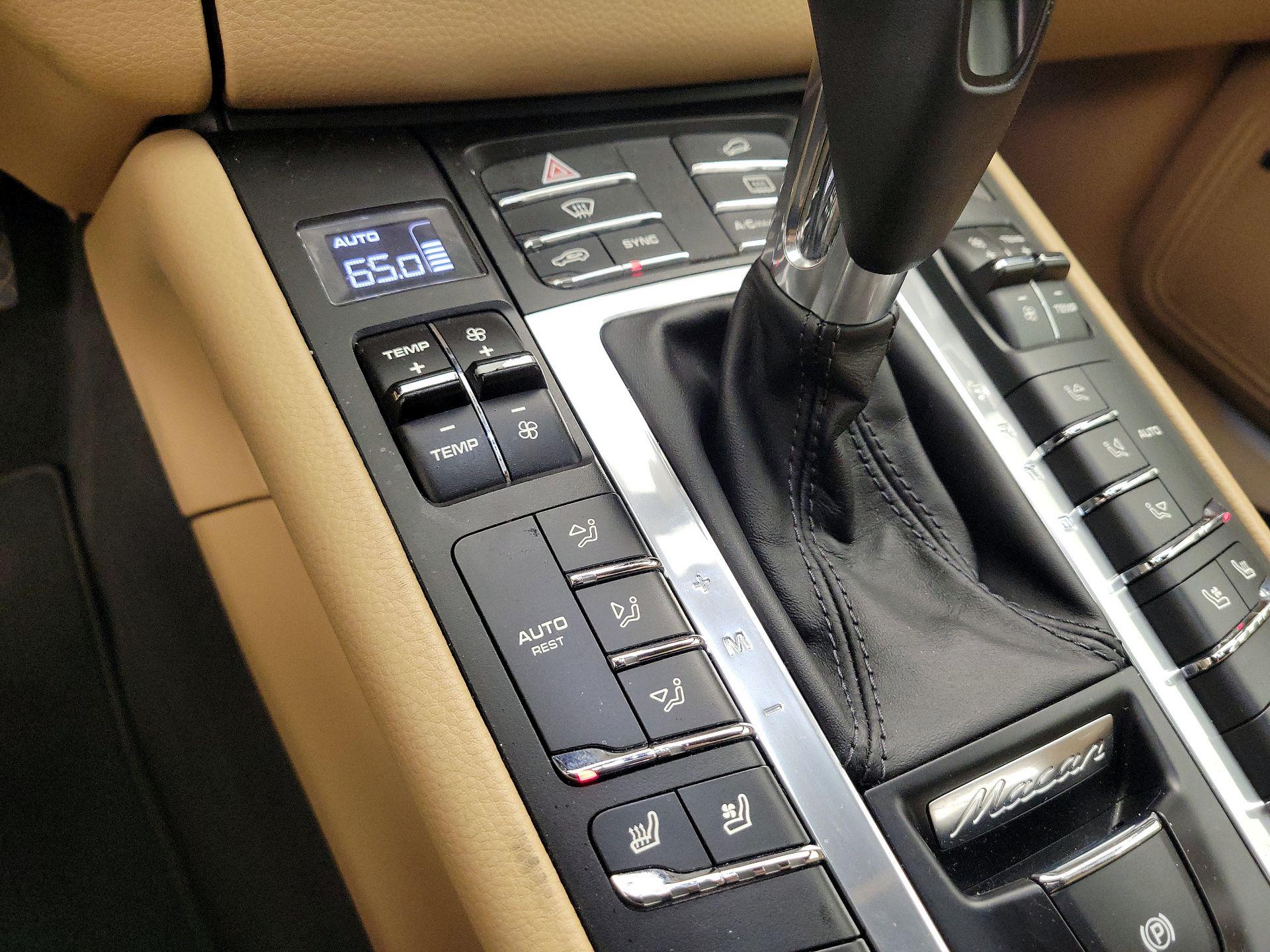 Thumbnail: 2017 Porsche Macan - 17
