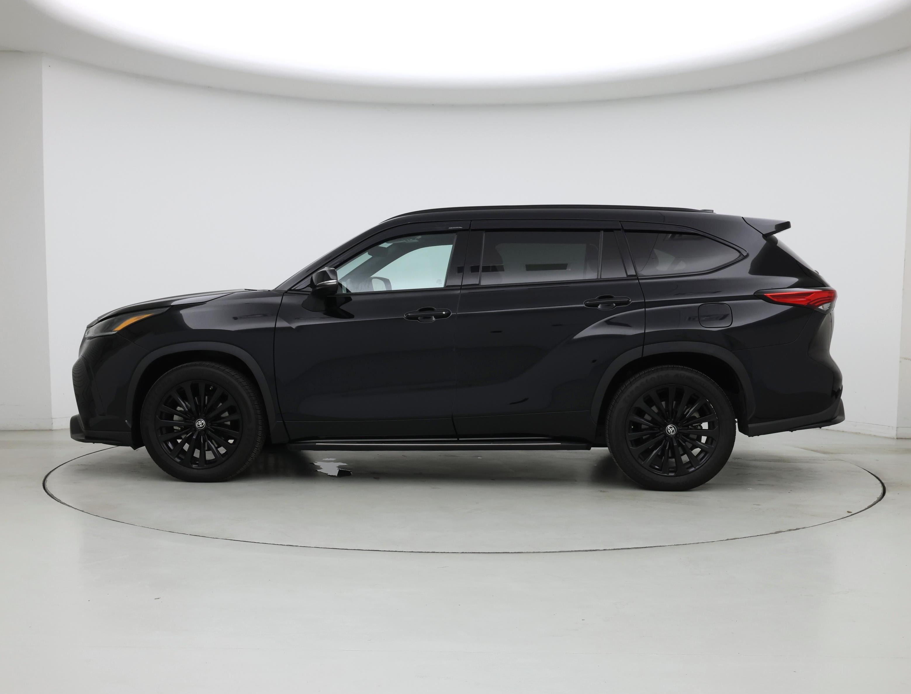 Thumbnail: 2023 Toyota Highlander - 3