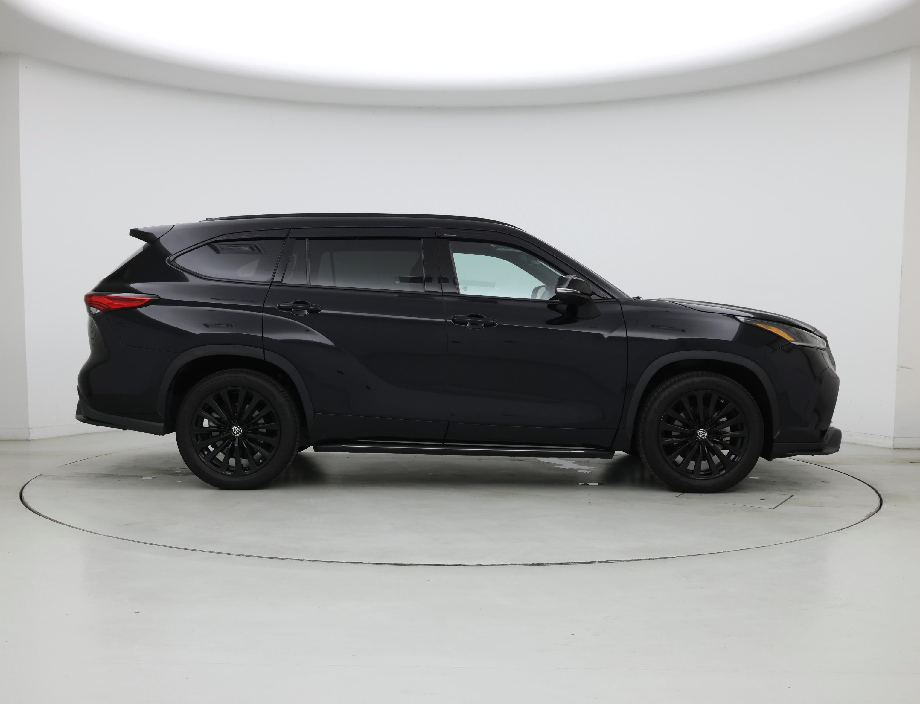 Thumbnail: 2023 Toyota Highlander - 7