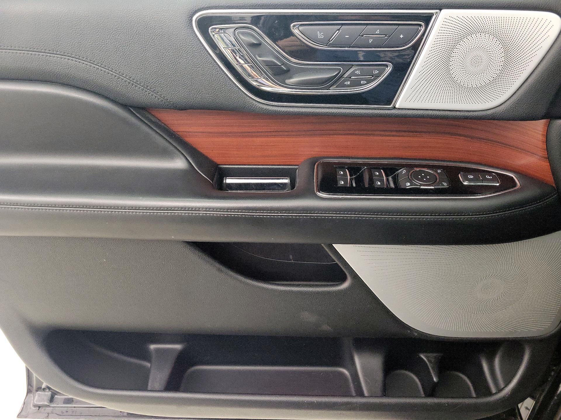 Thumbnail: 2020 Lincoln Navigator - 12
