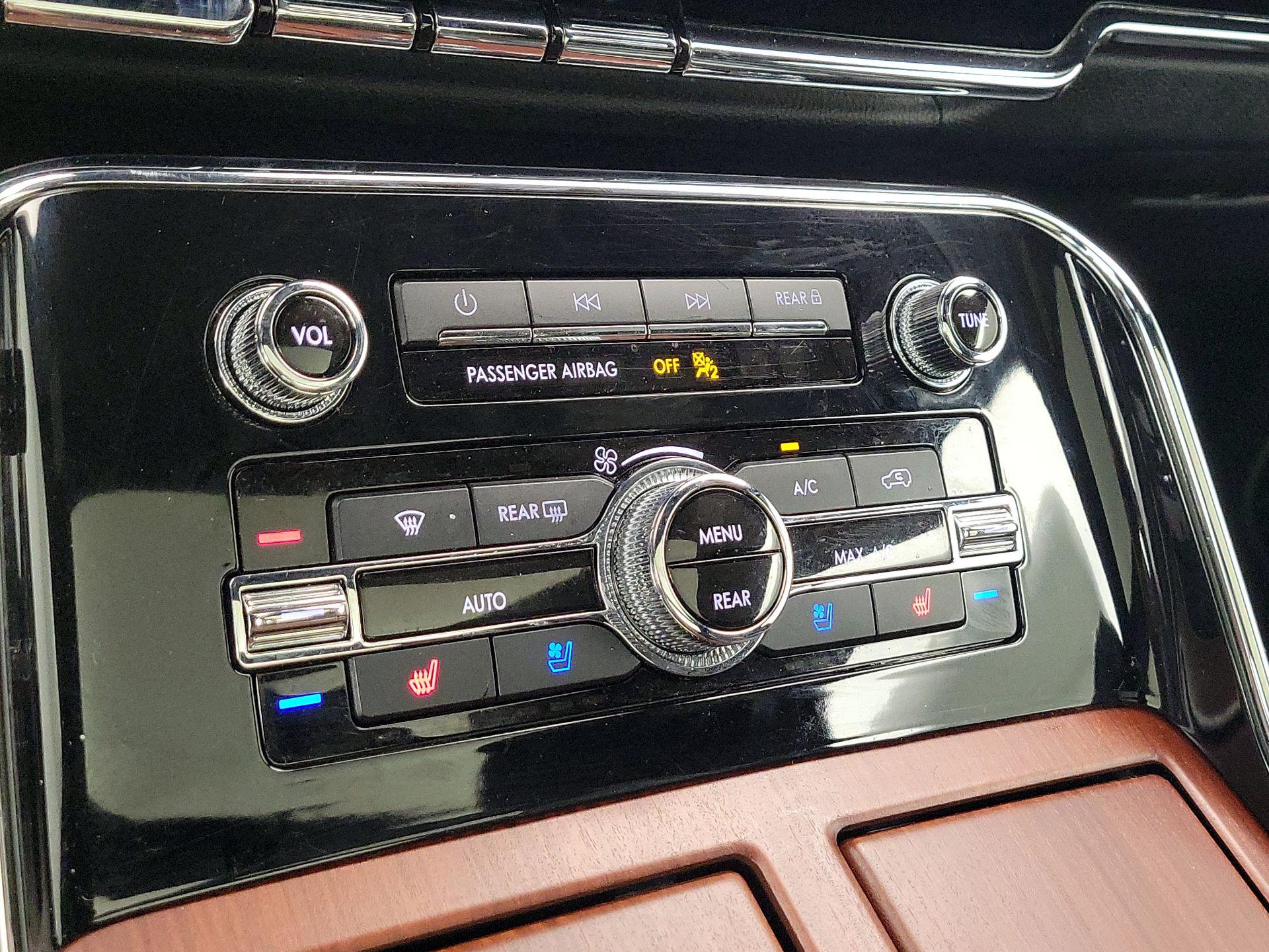 Thumbnail: 2020 Lincoln Navigator - 16