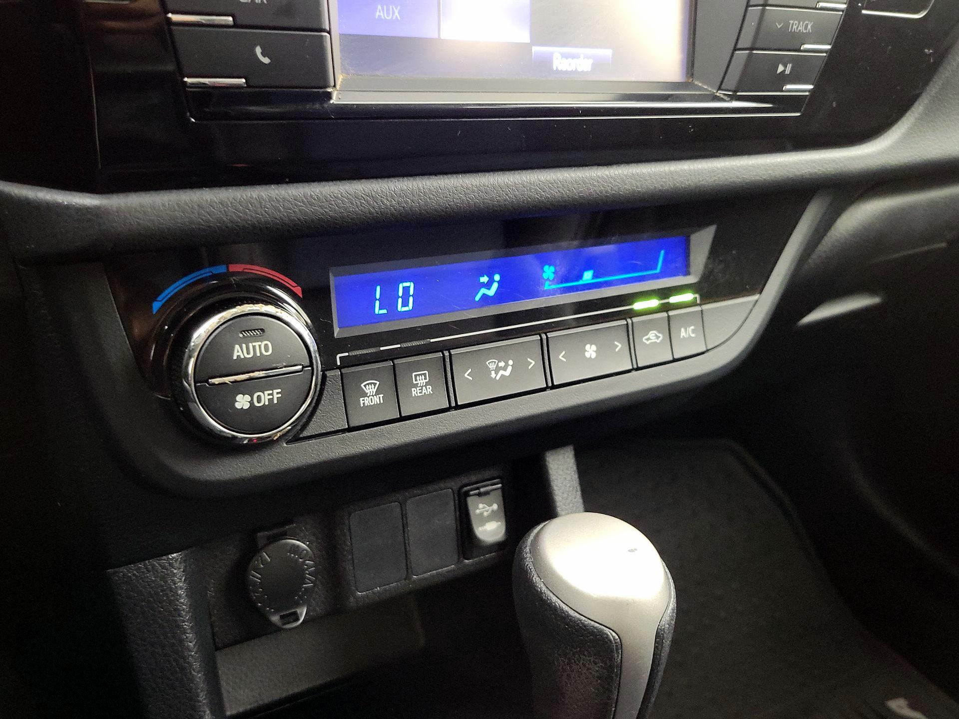 Thumbnail: 2016 Toyota Corolla - 16