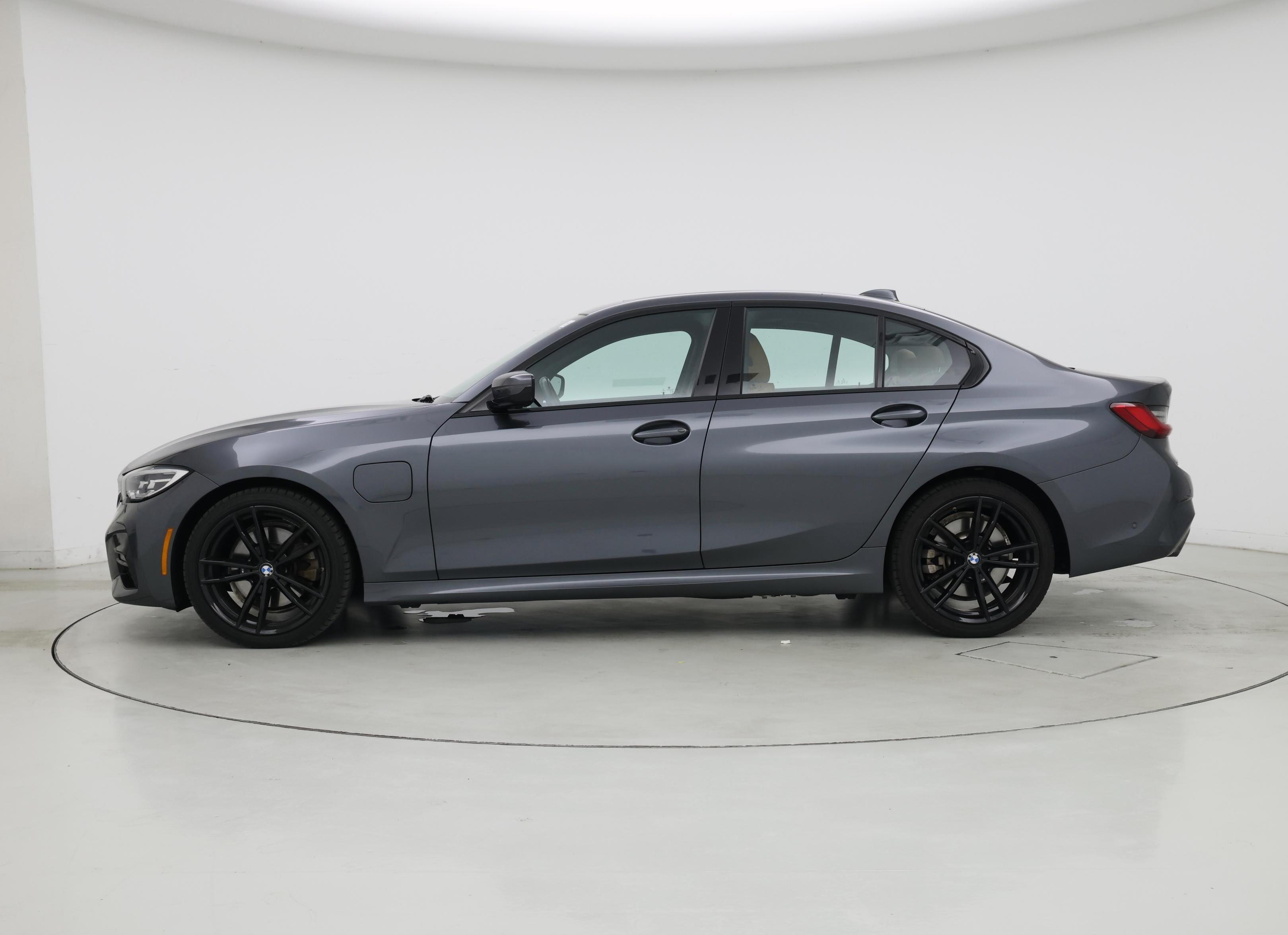 Thumbnail: 2021 BMW 3 Series - 3