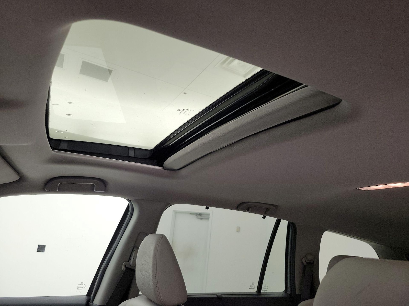 Sunroof(s) & Overhead Airbags