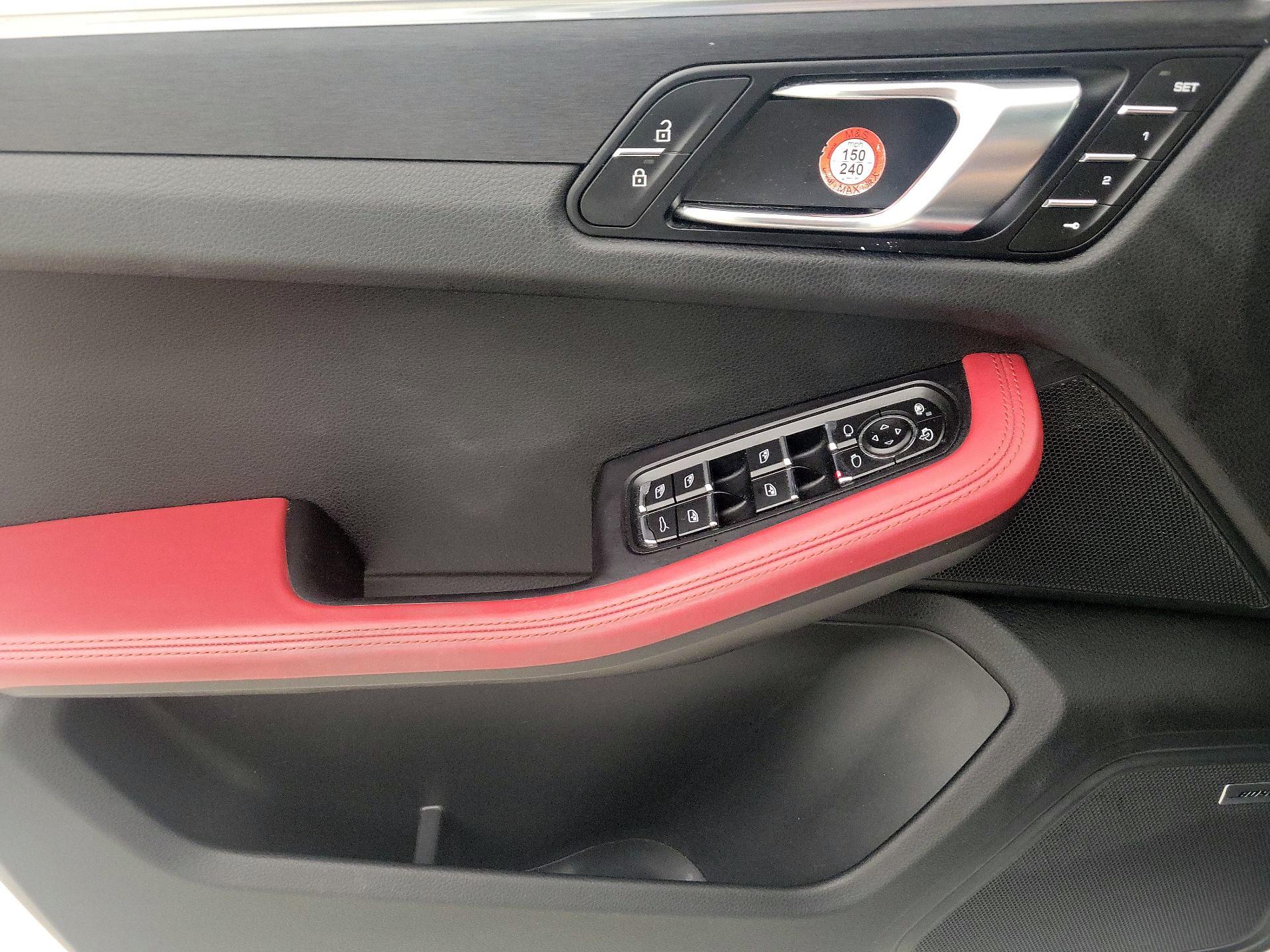 Thumbnail: 2021 Porsche Macan - 12