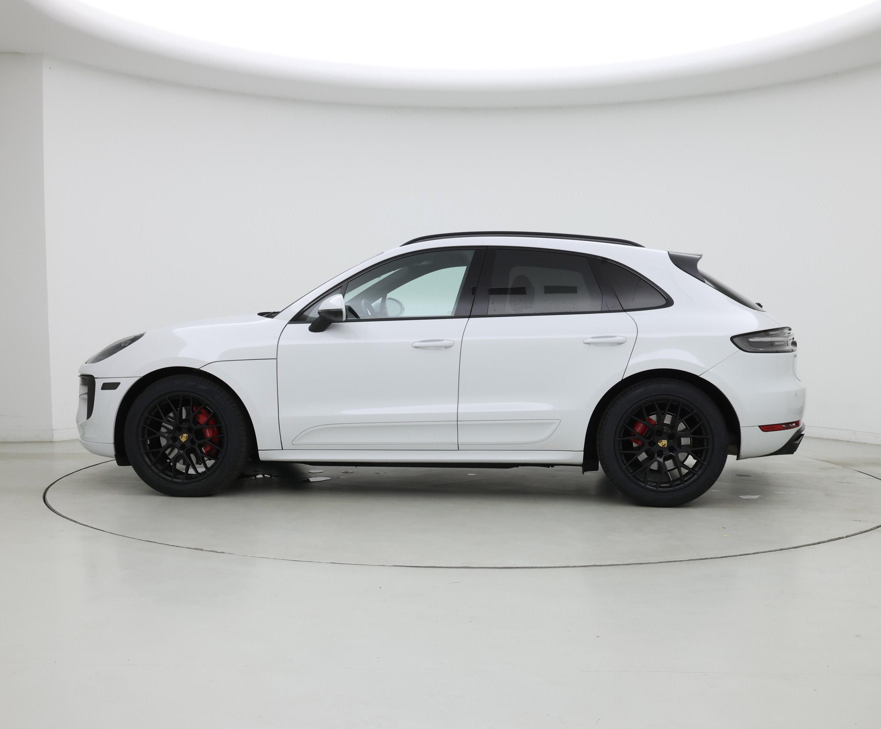 Thumbnail: 2021 Porsche Macan - 3