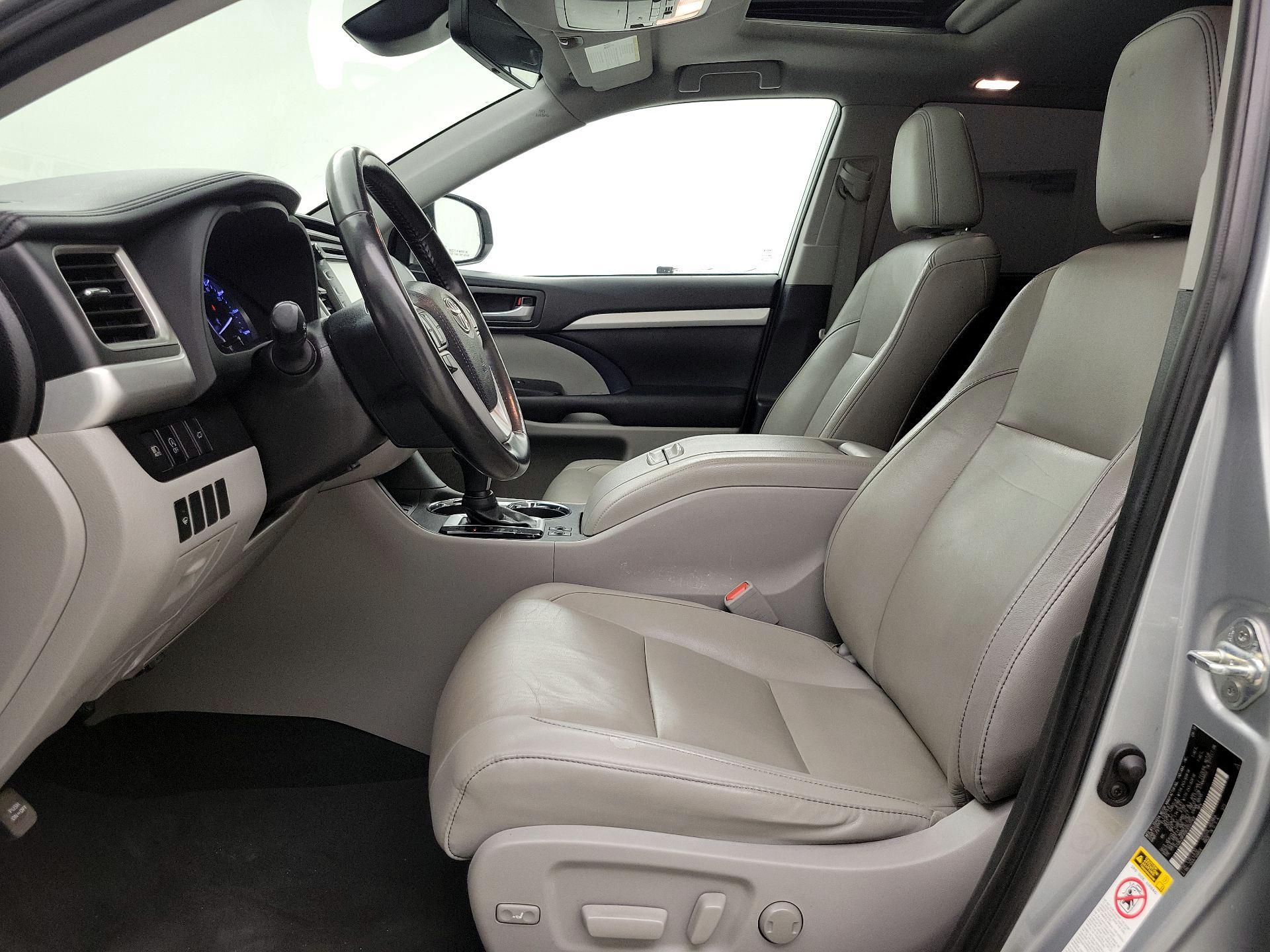 Thumbnail: 2019 Toyota Highlander - 11