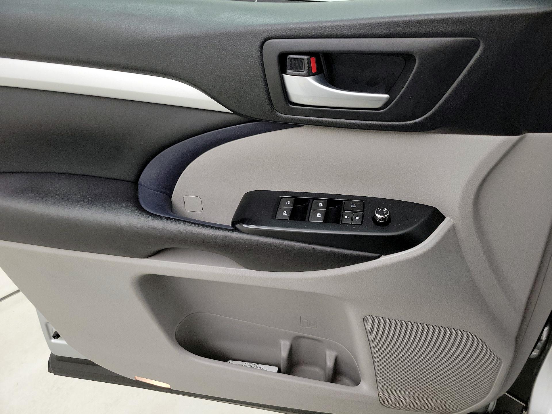 Thumbnail: 2019 Toyota Highlander - 12