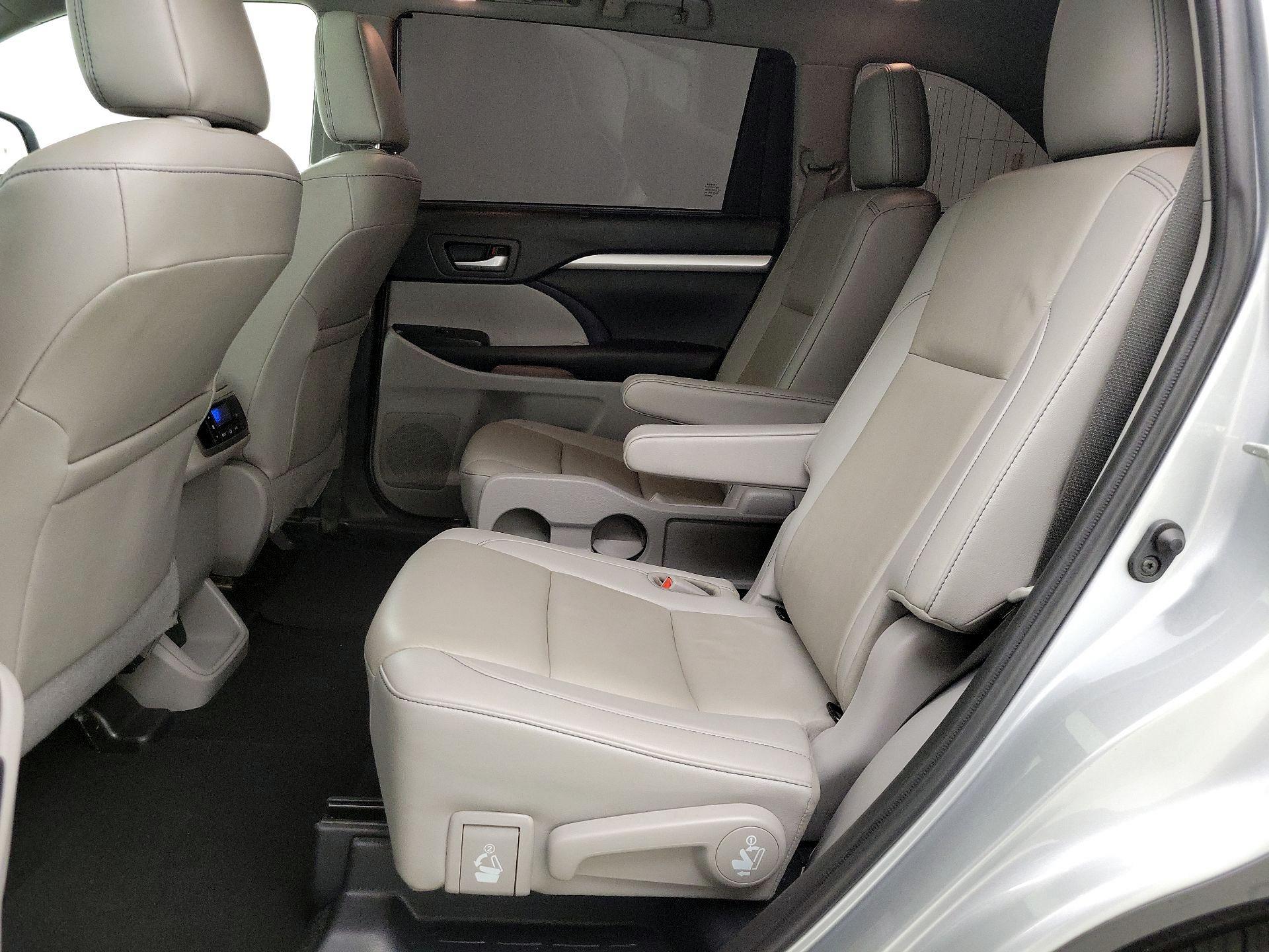 Thumbnail: 2019 Toyota Highlander - 20