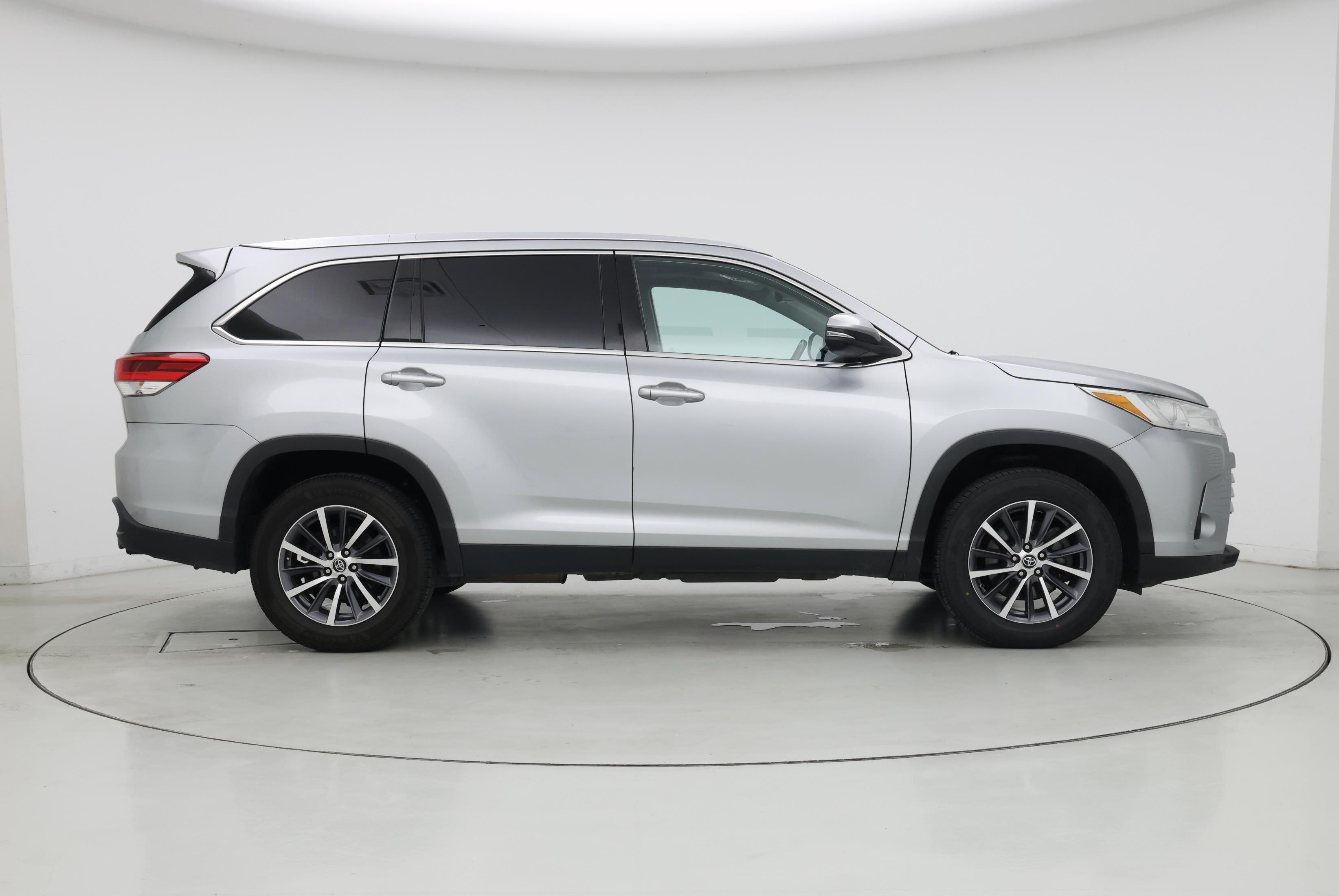 Thumbnail: 2019 Toyota Highlander - 7