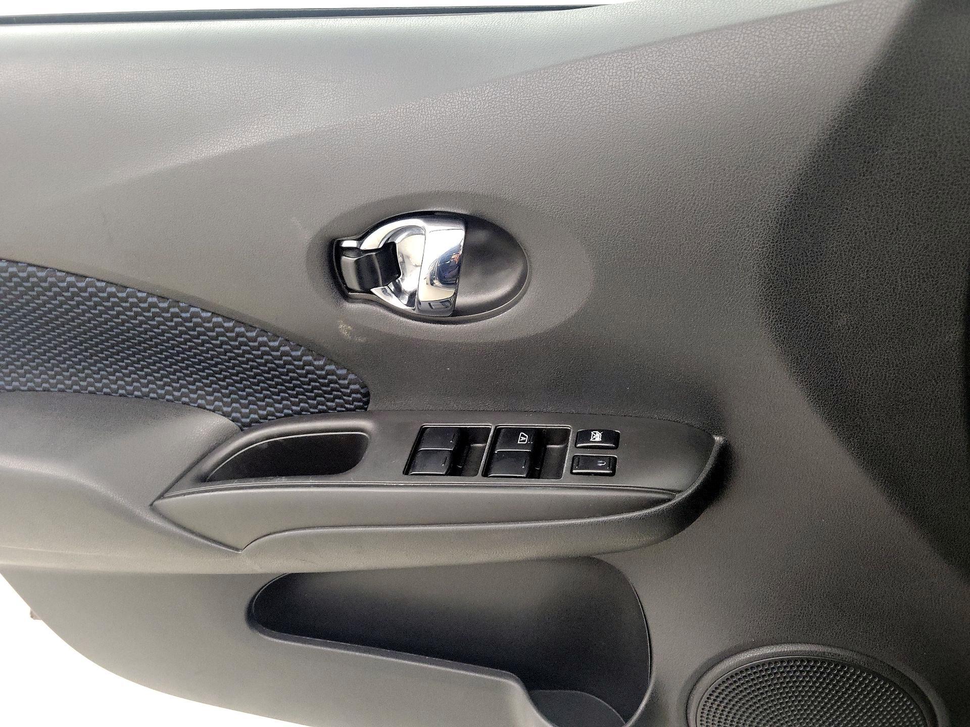 Thumbnail: 2017 Nissan Versa Note - 12