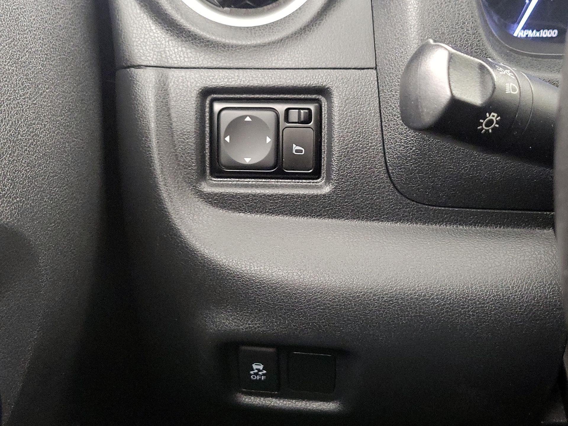 Thumbnail: 2017 Nissan Versa Note - 13