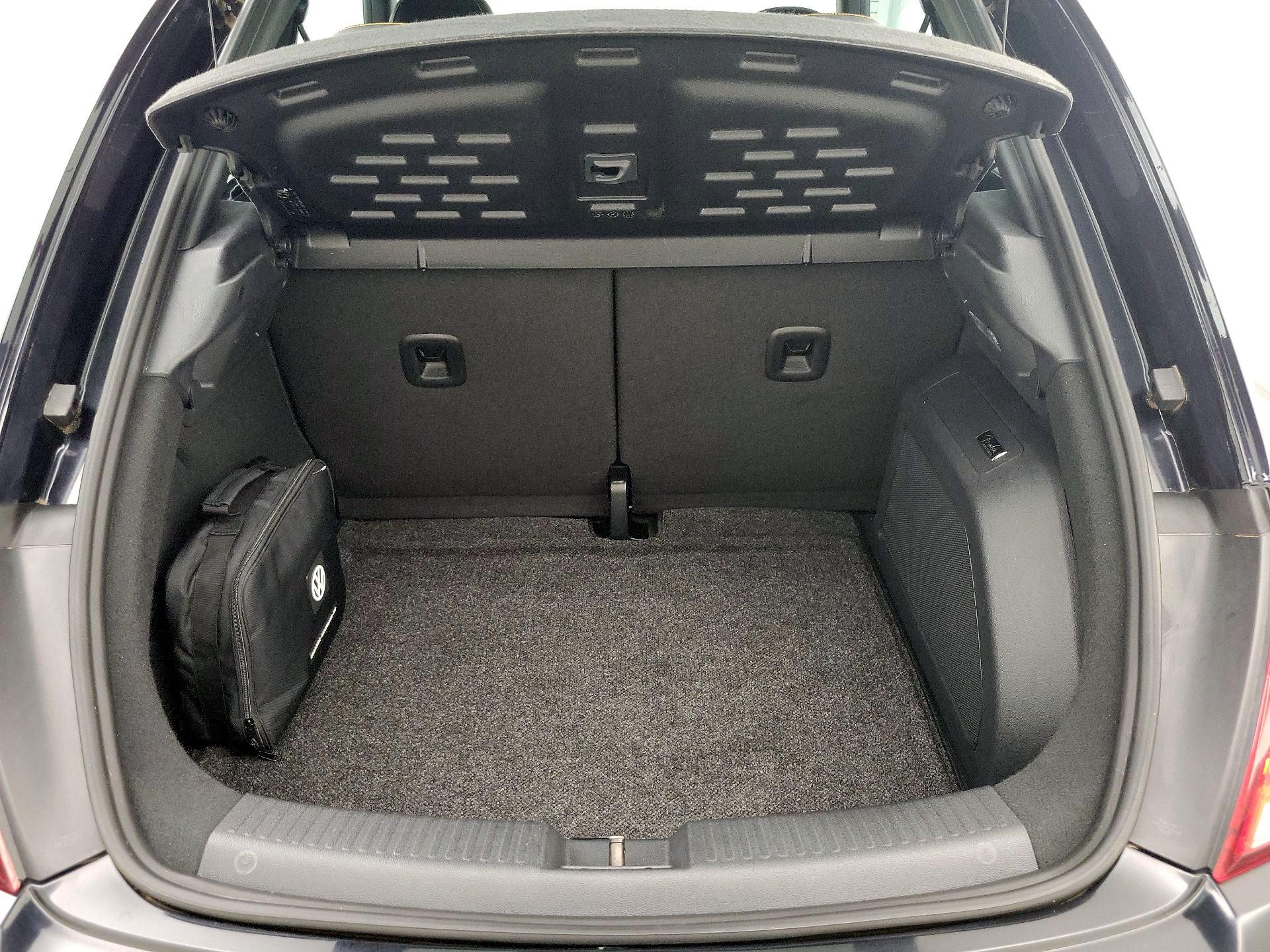 Thumbnail: 2018 Volkswagen Beetle - 20
