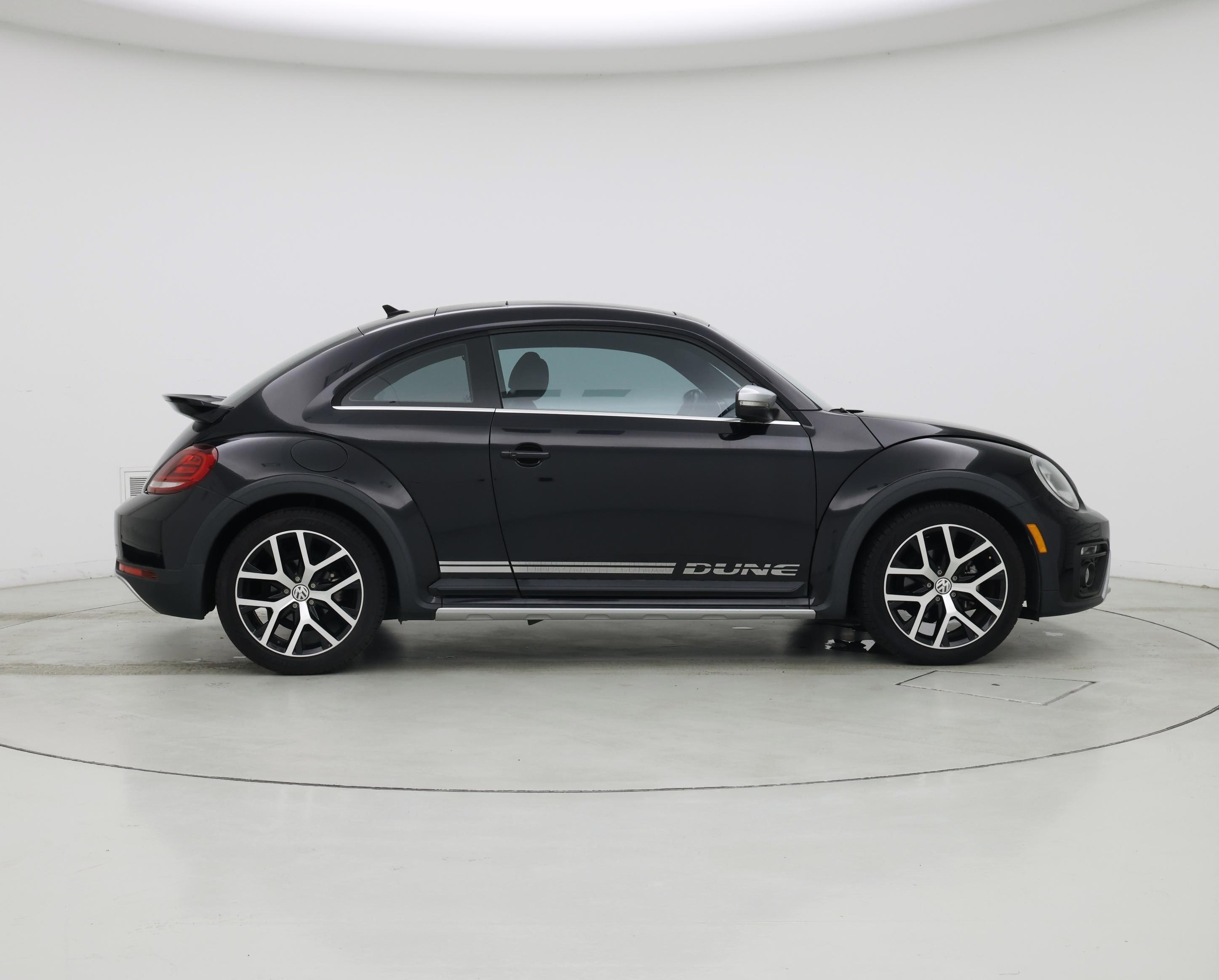 Thumbnail: 2018 Volkswagen Beetle - 7