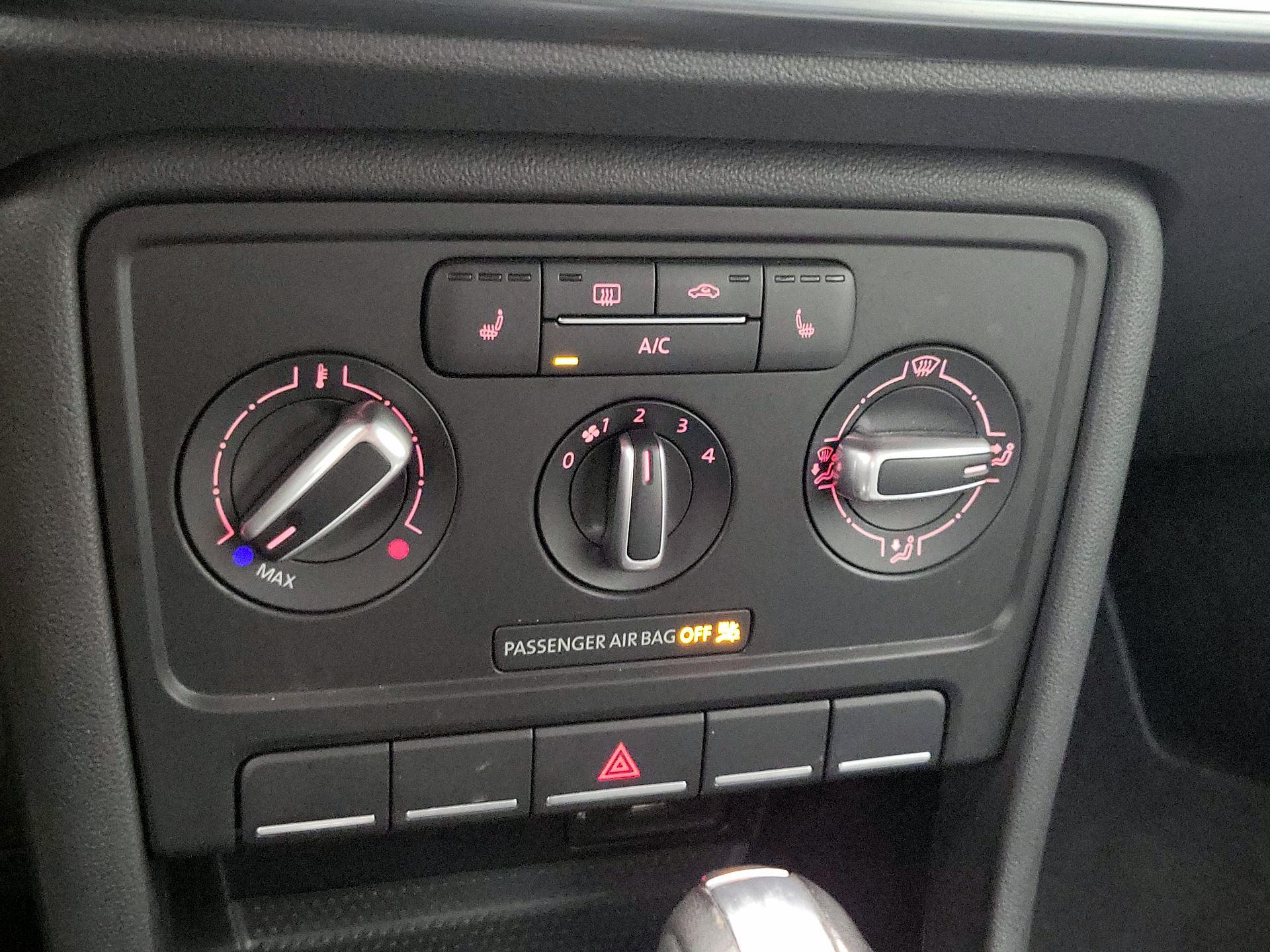 Thumbnail: 2016 Volkswagen Beetle - 15