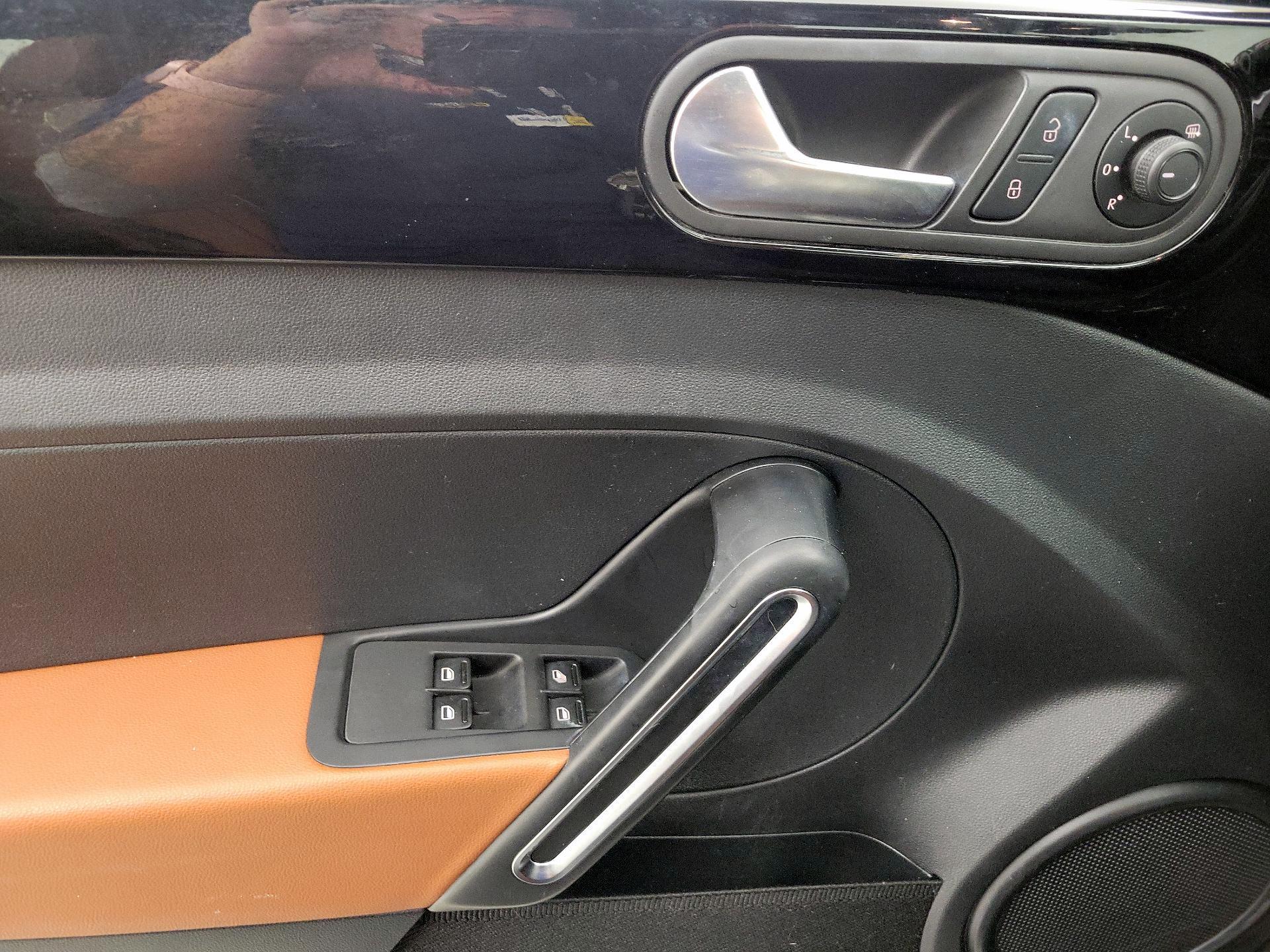 Thumbnail: 2017 Volkswagen Beetle - 12