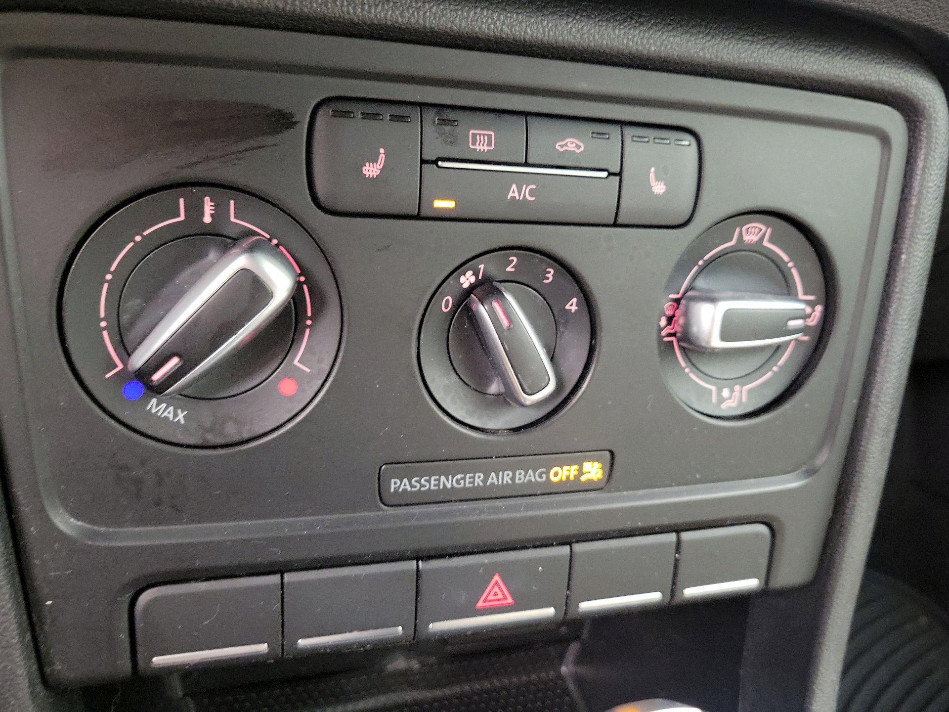 Thumbnail: 2017 Volkswagen Beetle - 16