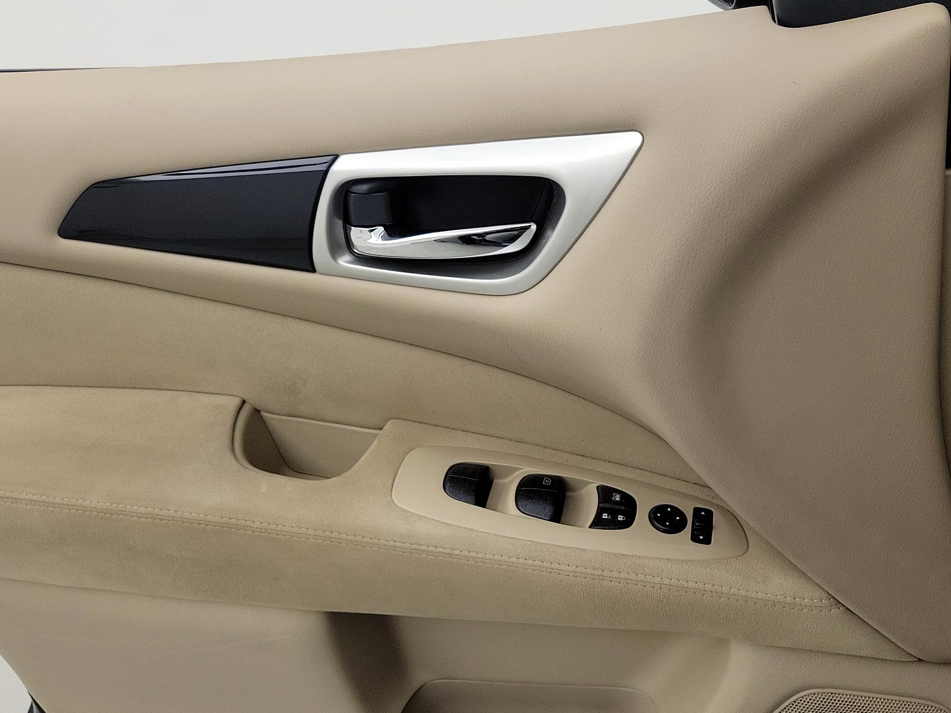 Thumbnail: 2014 Nissan Pathfinder - 12