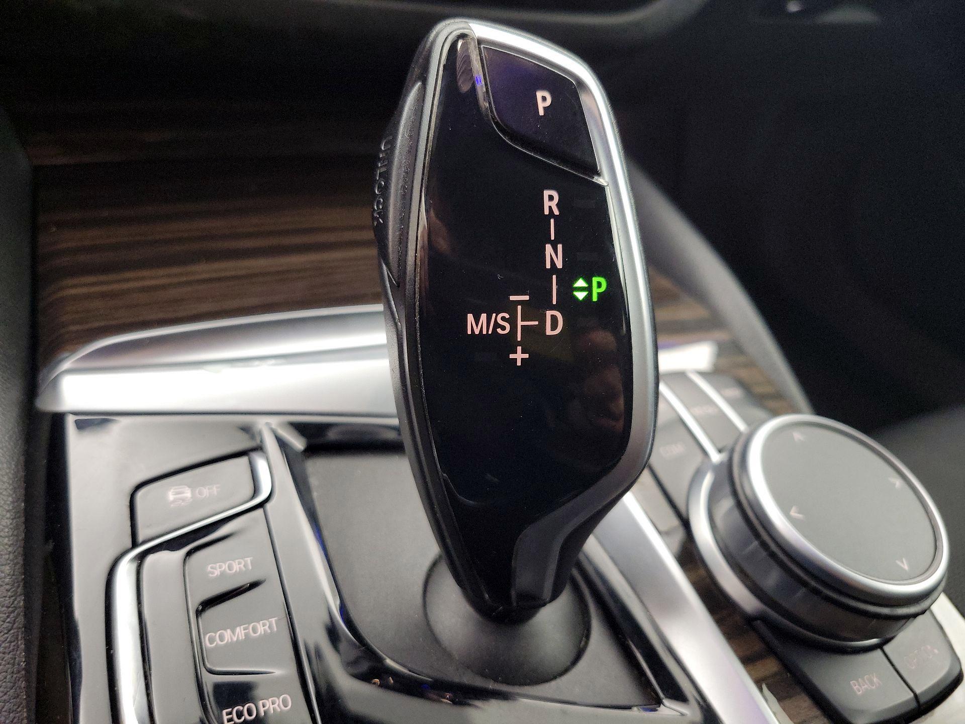 Thumbnail: 2022 BMW 5 Series - 18