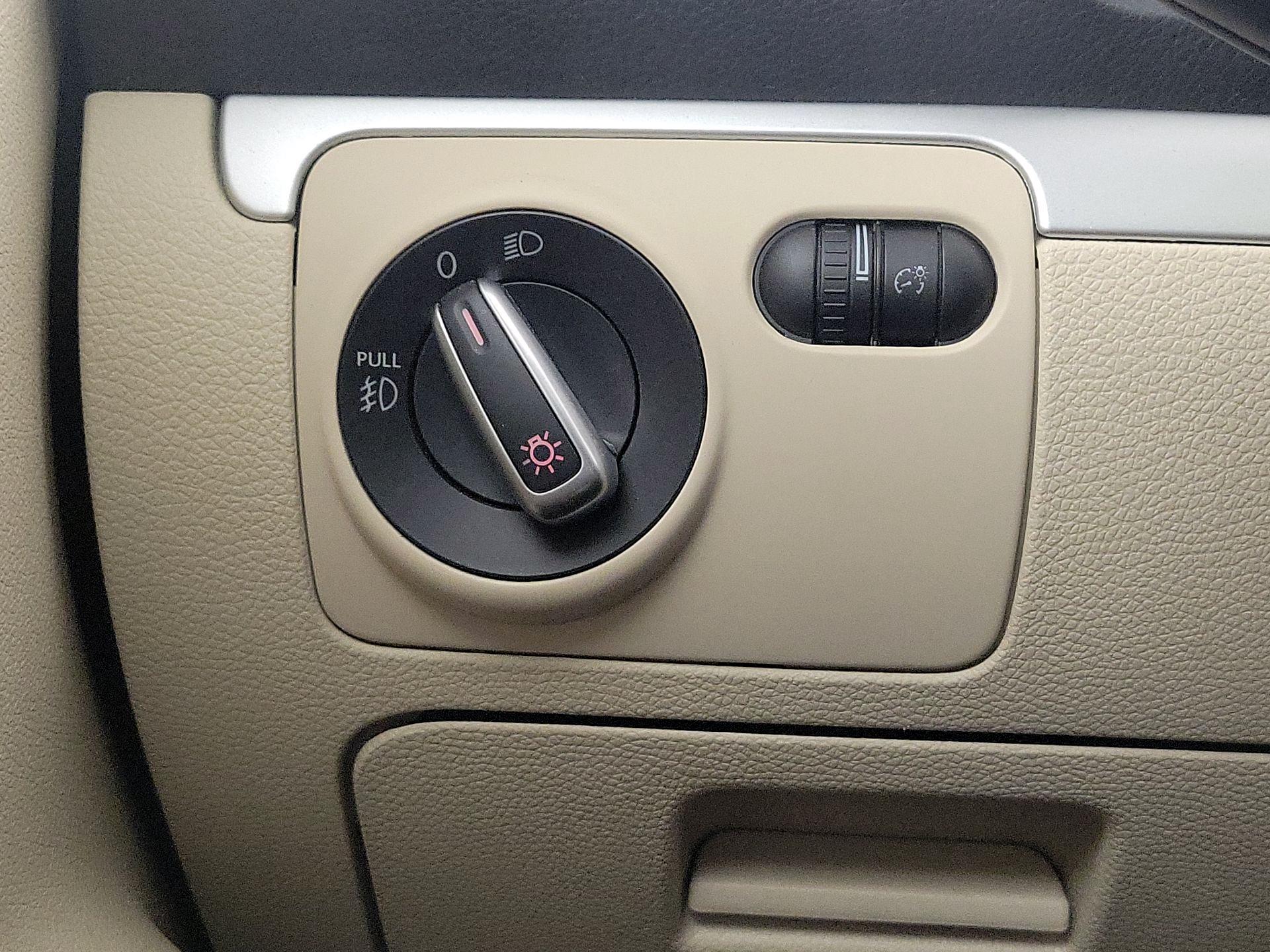 Thumbnail: 2016 Volkswagen Eos - 13