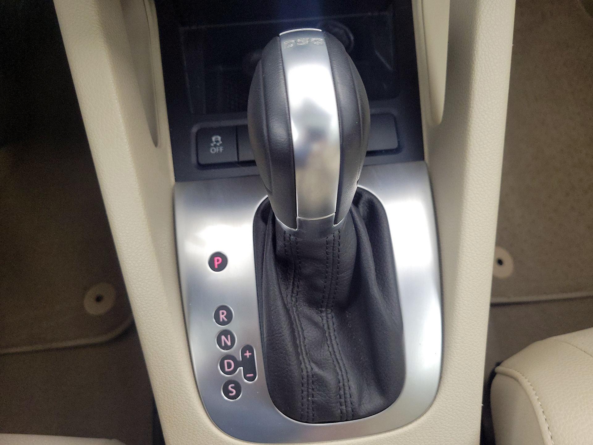 Thumbnail: 2016 Volkswagen Eos - 16