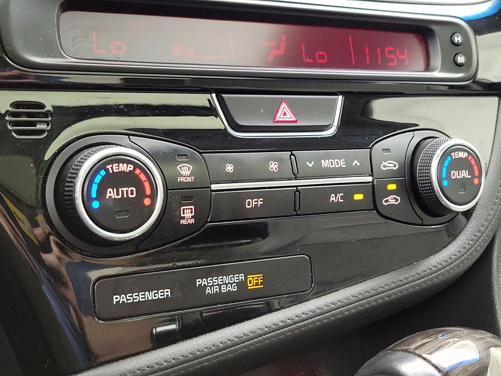 Thumbnail: 2015 Kia Optima - 16