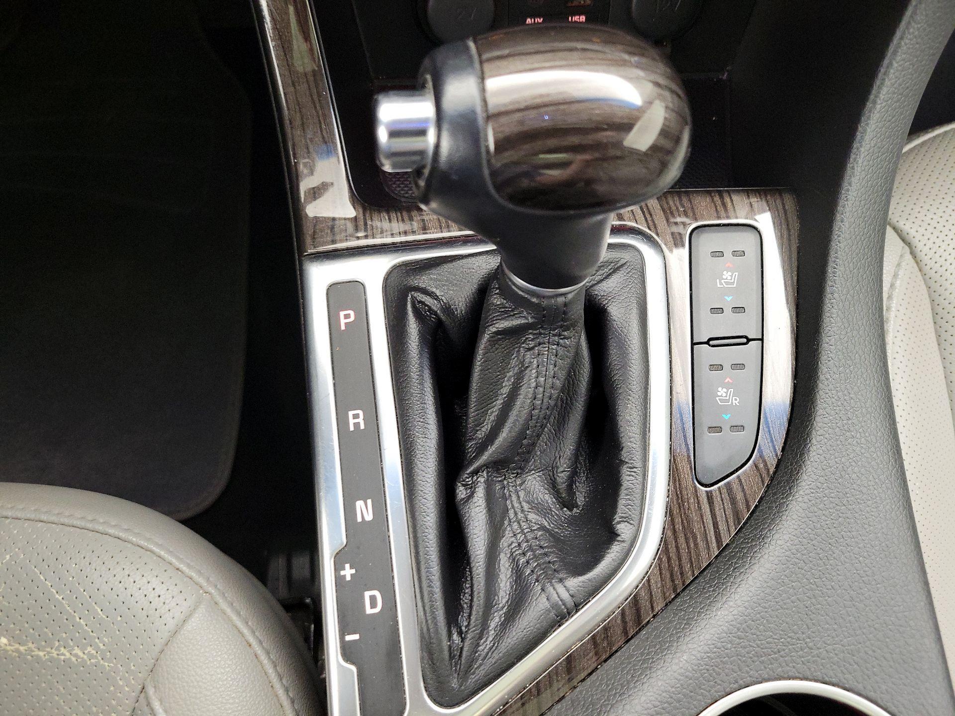 Thumbnail: 2015 Kia Optima - 17